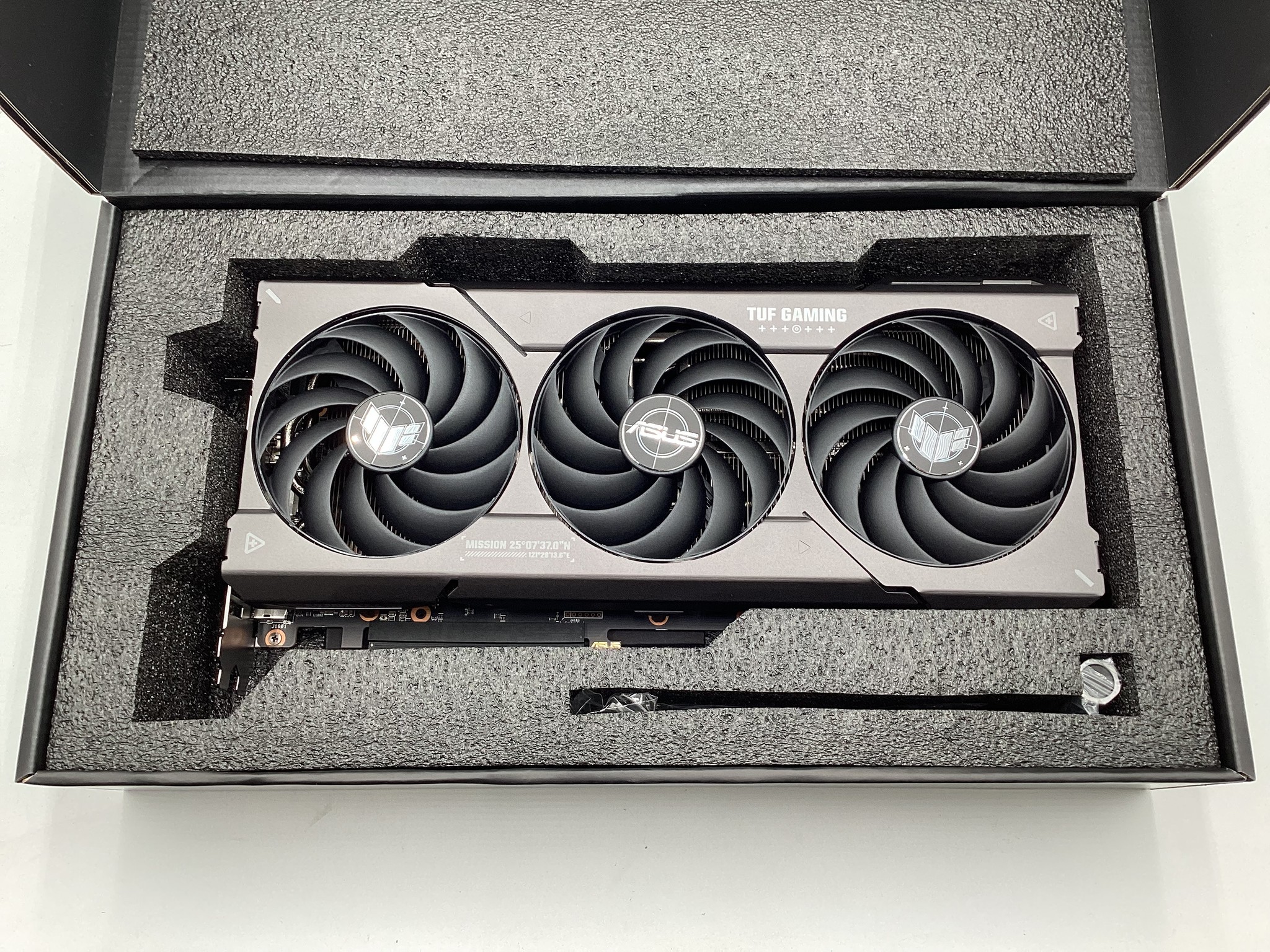 ASUS TUF Gaming Radeon™ RX 7800 XT OC Edition 16GB GDDR6 (PCIe 4.0, 12GB GDDR6, HDMI 2.1