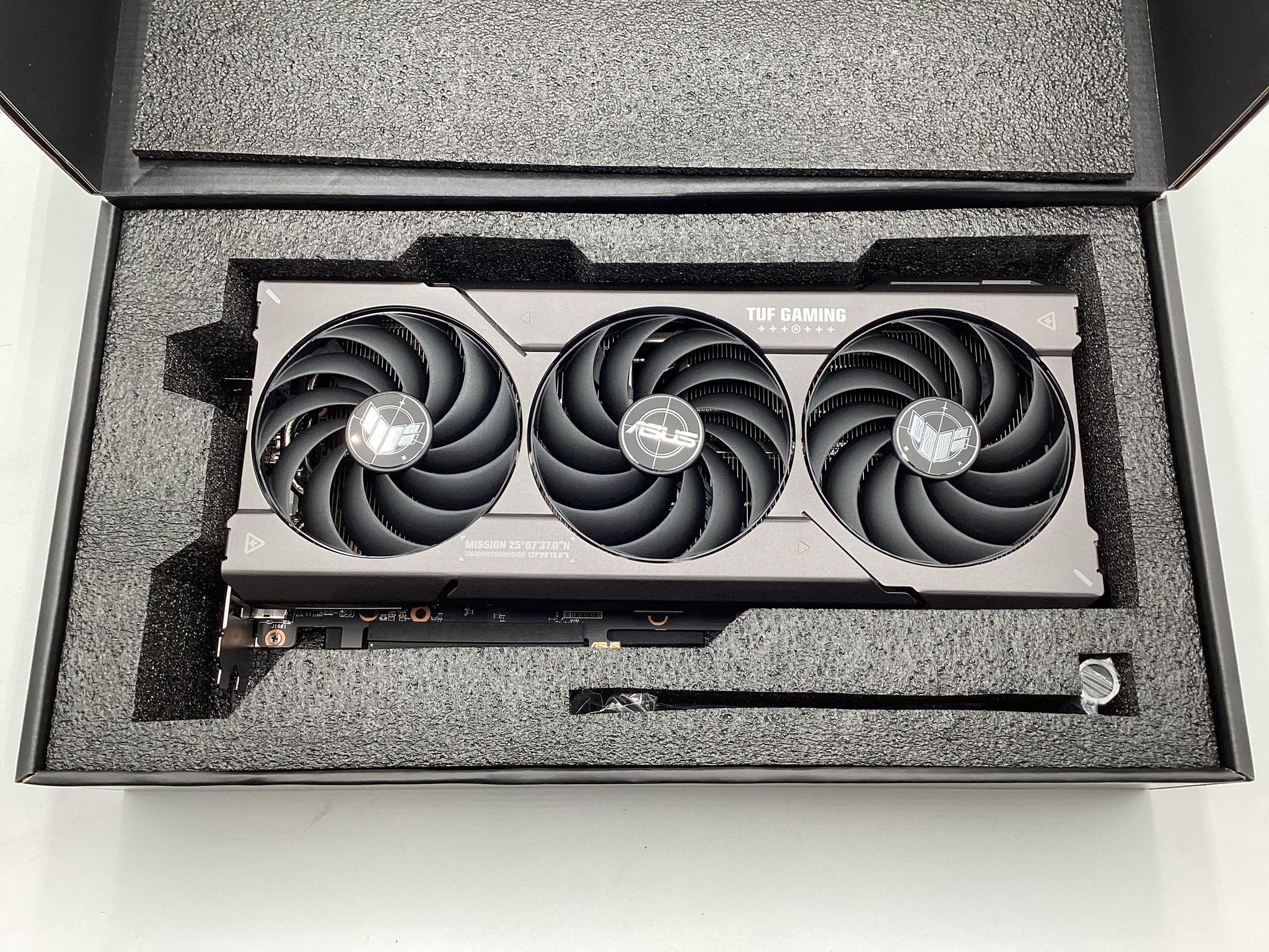 ASUS TUF Gaming Radeon™ RX 7800 XT OC Edition 16GB GDDR6 (PCIe 4.0, 12GB GDDR6, HDMI 2.1