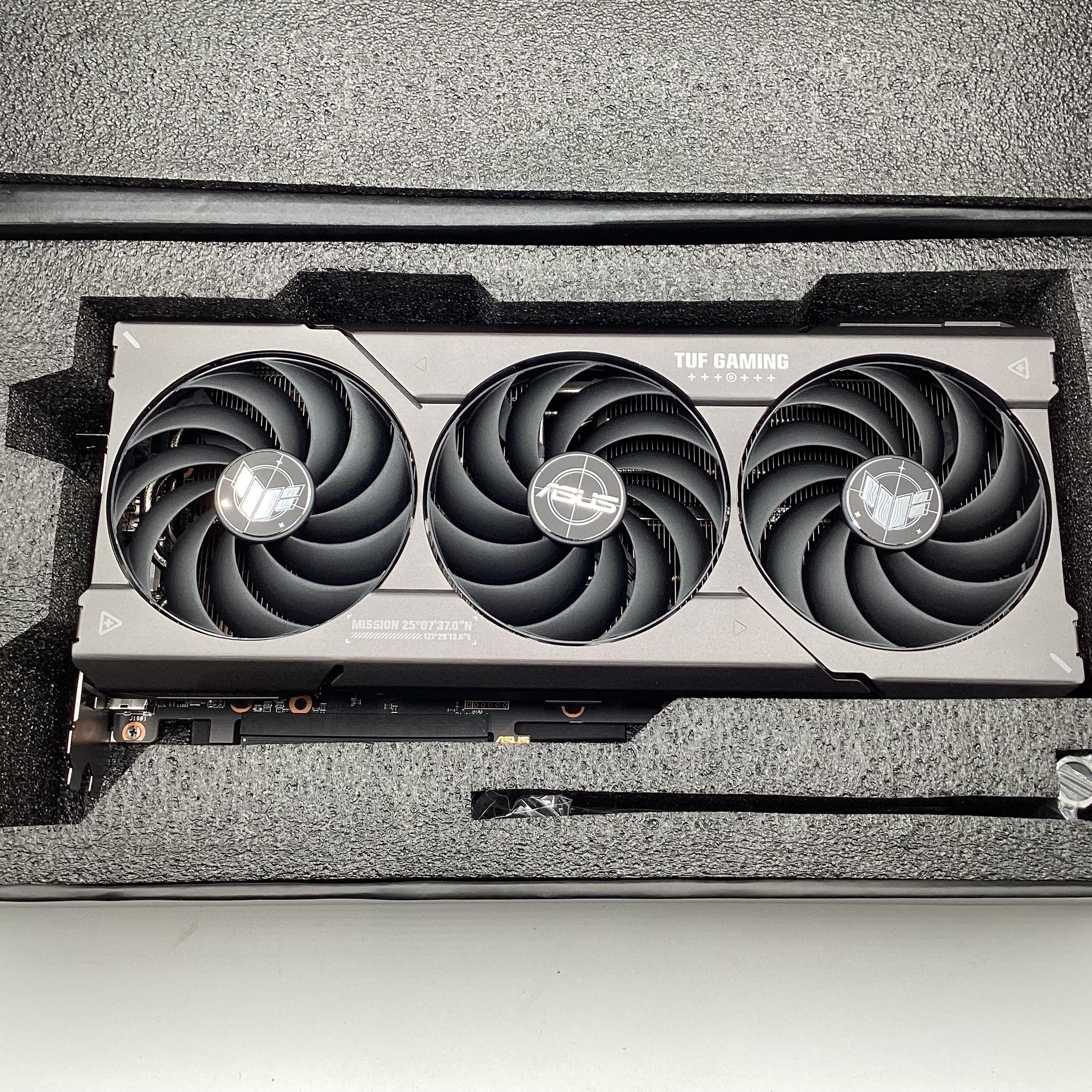 ASUS TUF Gaming Radeon™ RX 7800 XT OC Edition 16GB GDDR6 (PCIe 4.0, 12GB GDDR6, HDMI 2.1