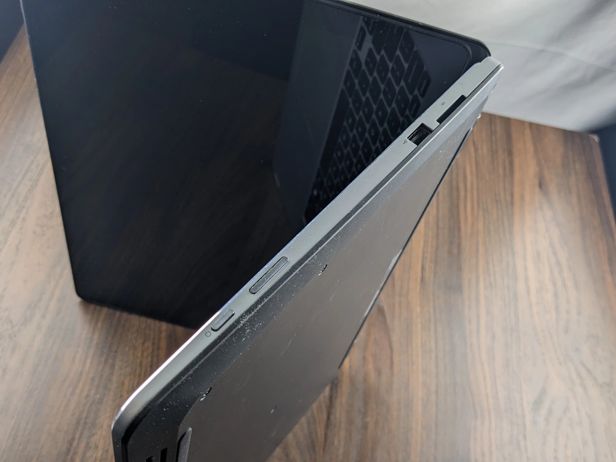 15.6" Dell Insperion 7558 2 in 1, i7-5500u, 8GB Ram, 240GB SSD