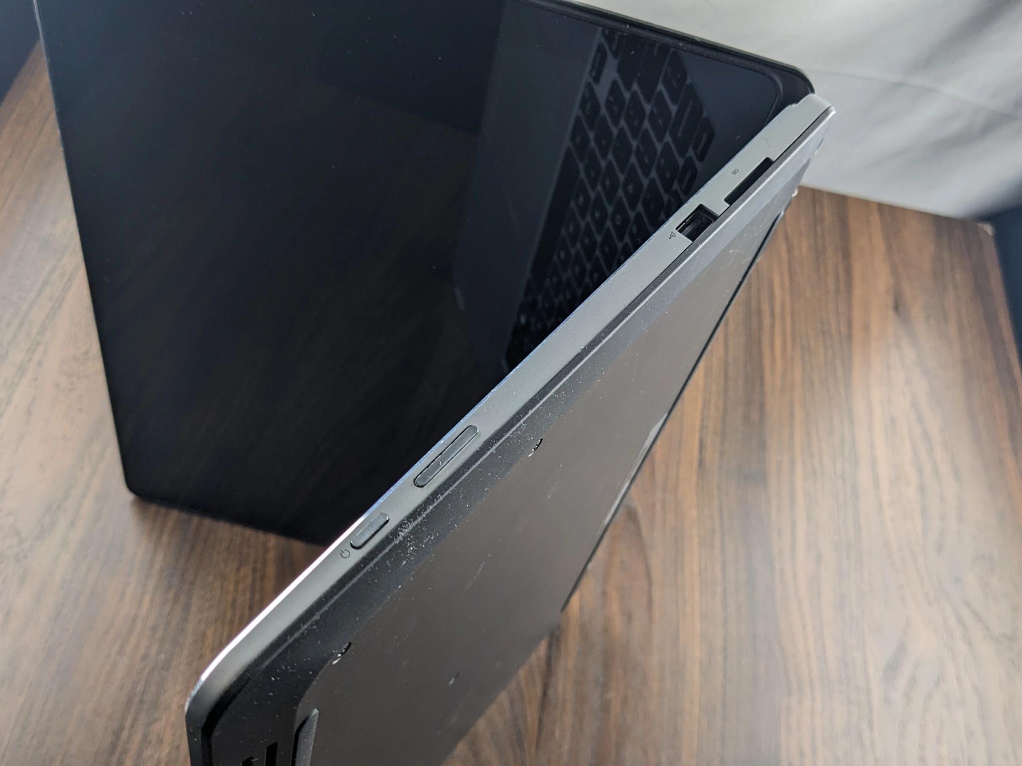 15.6" Dell Insperion 7558 2 in 1, i7-5500u, 8GB Ram, 240GB SSD