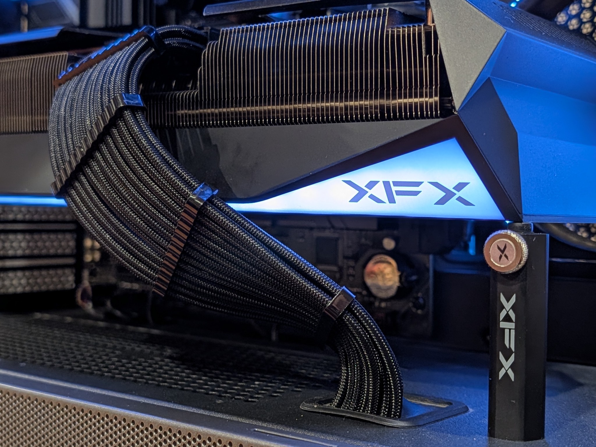 ⚫ ⚡High-End Gaming PC  Ryzen 7 7800X3D • RX 9070 XT Mercury • 32GB DDR5 • 2TB Gen4