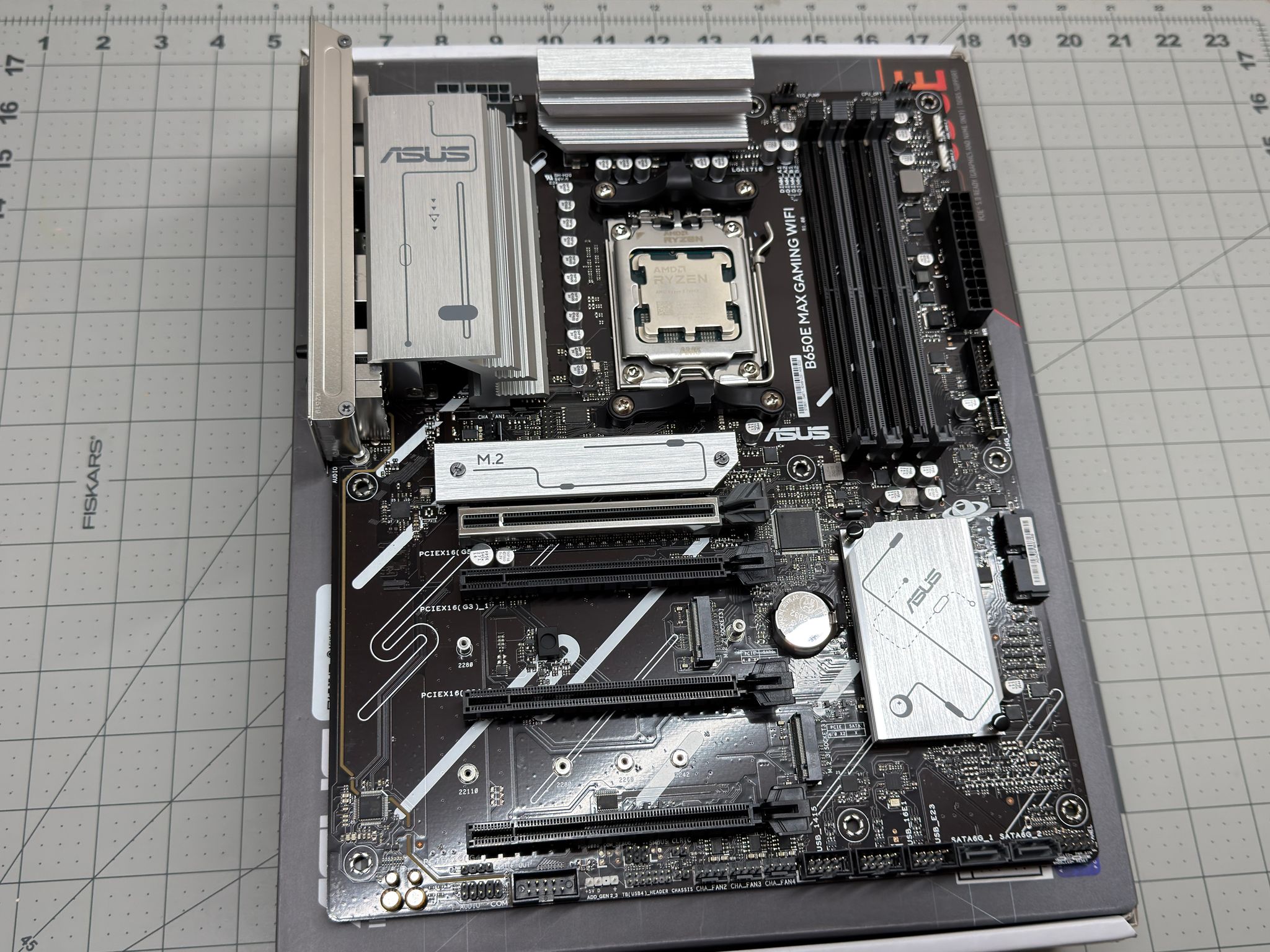 ASUS B650 + Ryzen 5 7600X Combo
