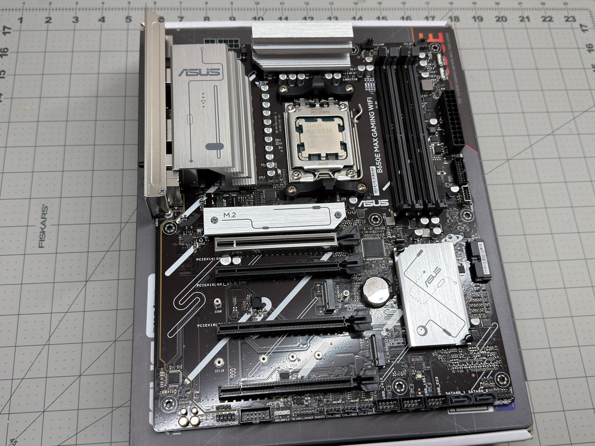 ASUS B650 + Ryzen 5 7600X Combo