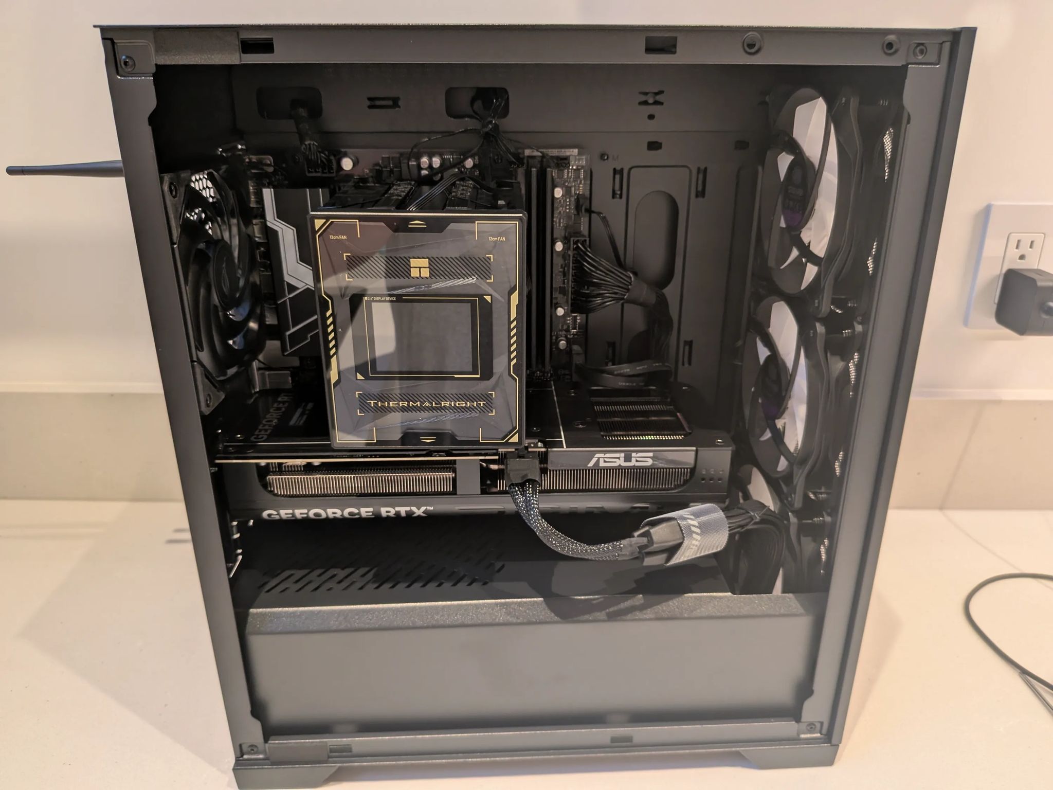 The Nightshade - RTX 5070, Ryzen 7 8700F, 32 GB DDR5, 2 TB Gen 4 NVME, RGB, LCD Display