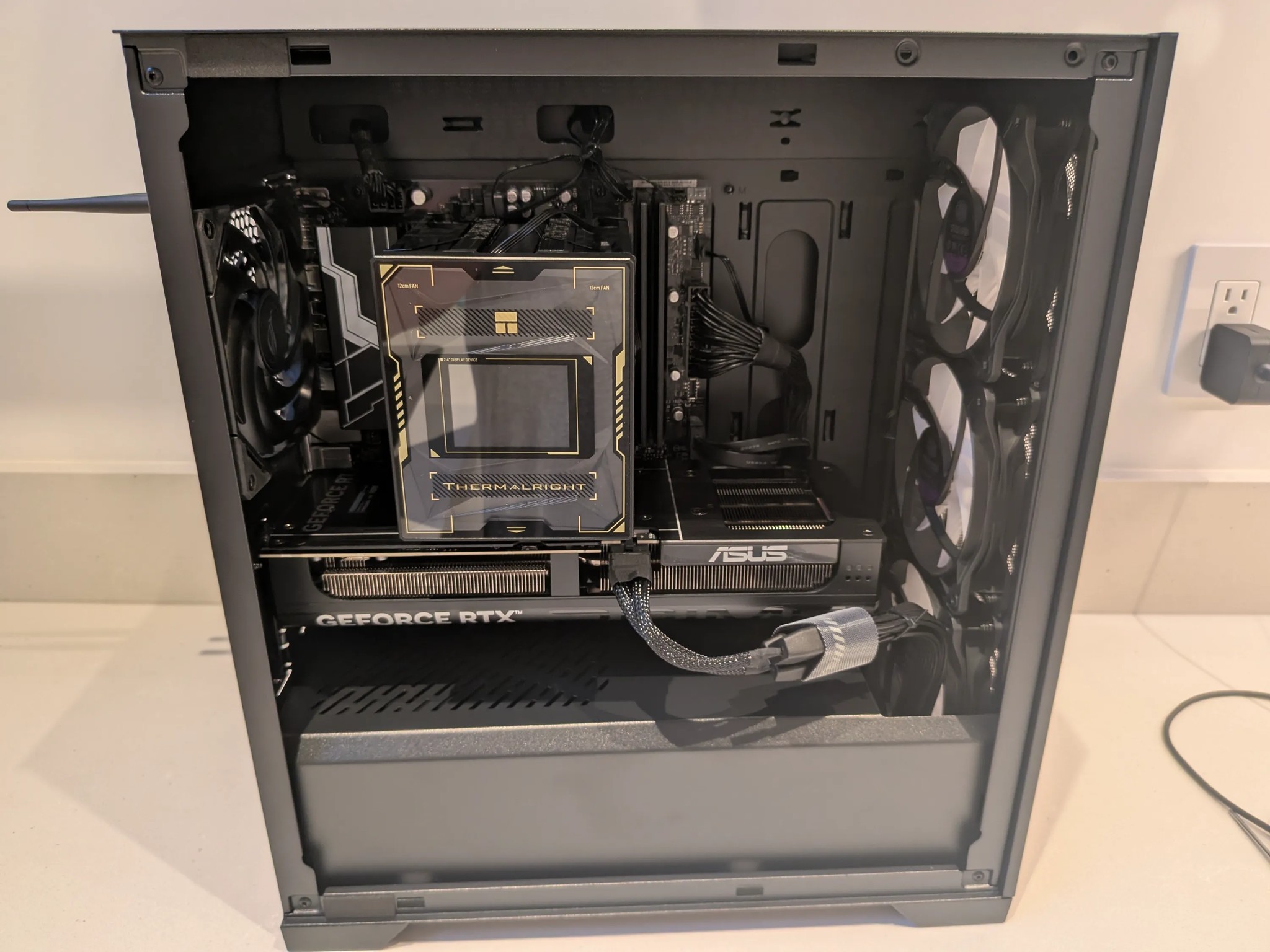 The Nightshade - RTX 5070, Ryzen 7 8700F, 32 GB DDR5, 2 TB Gen 4 NVME, RGB, LCD Display