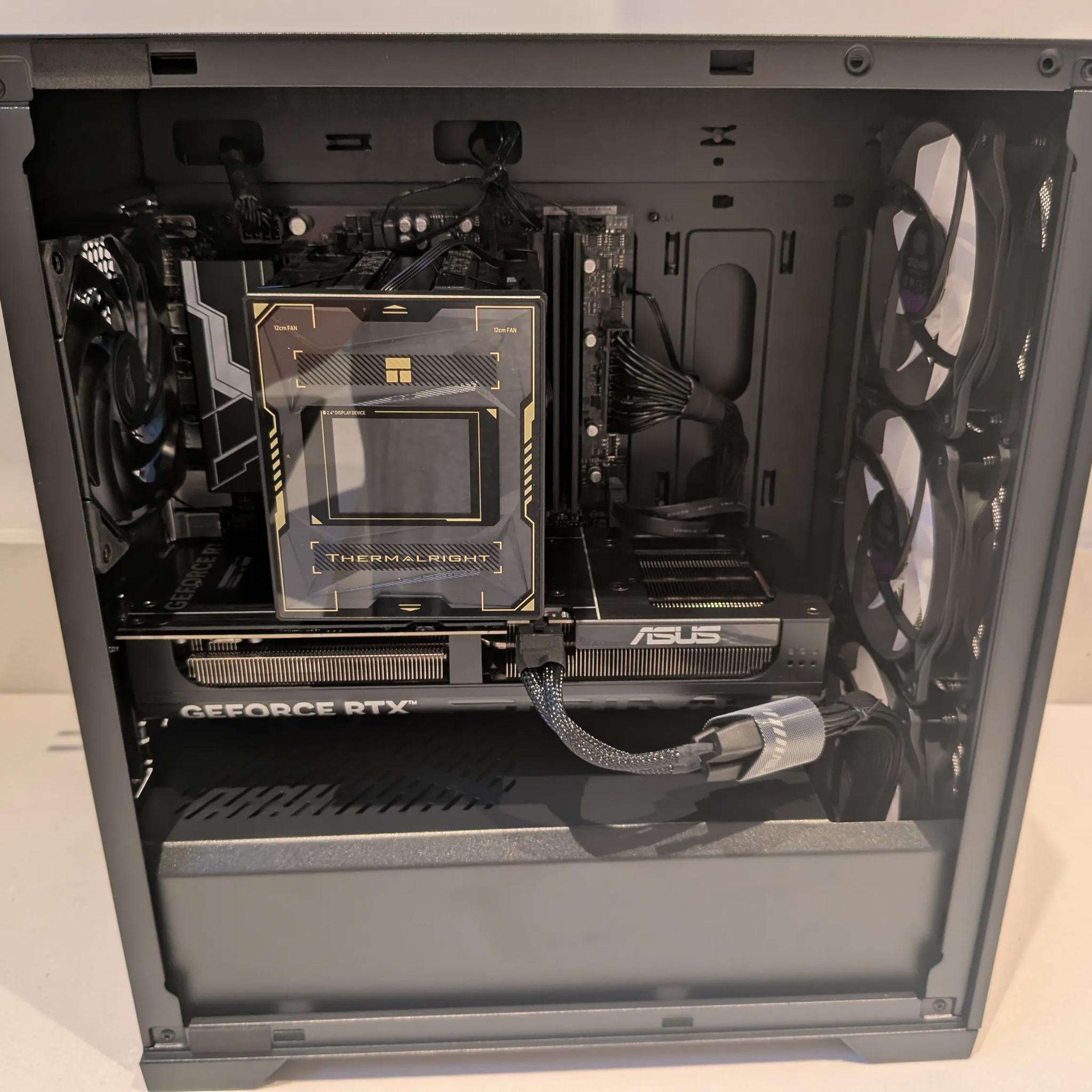 The Nightshade - RTX 5070, Ryzen 7 8700F, 32 GB DDR5, 2 TB Gen 4 NVME, RGB, LCD Display
