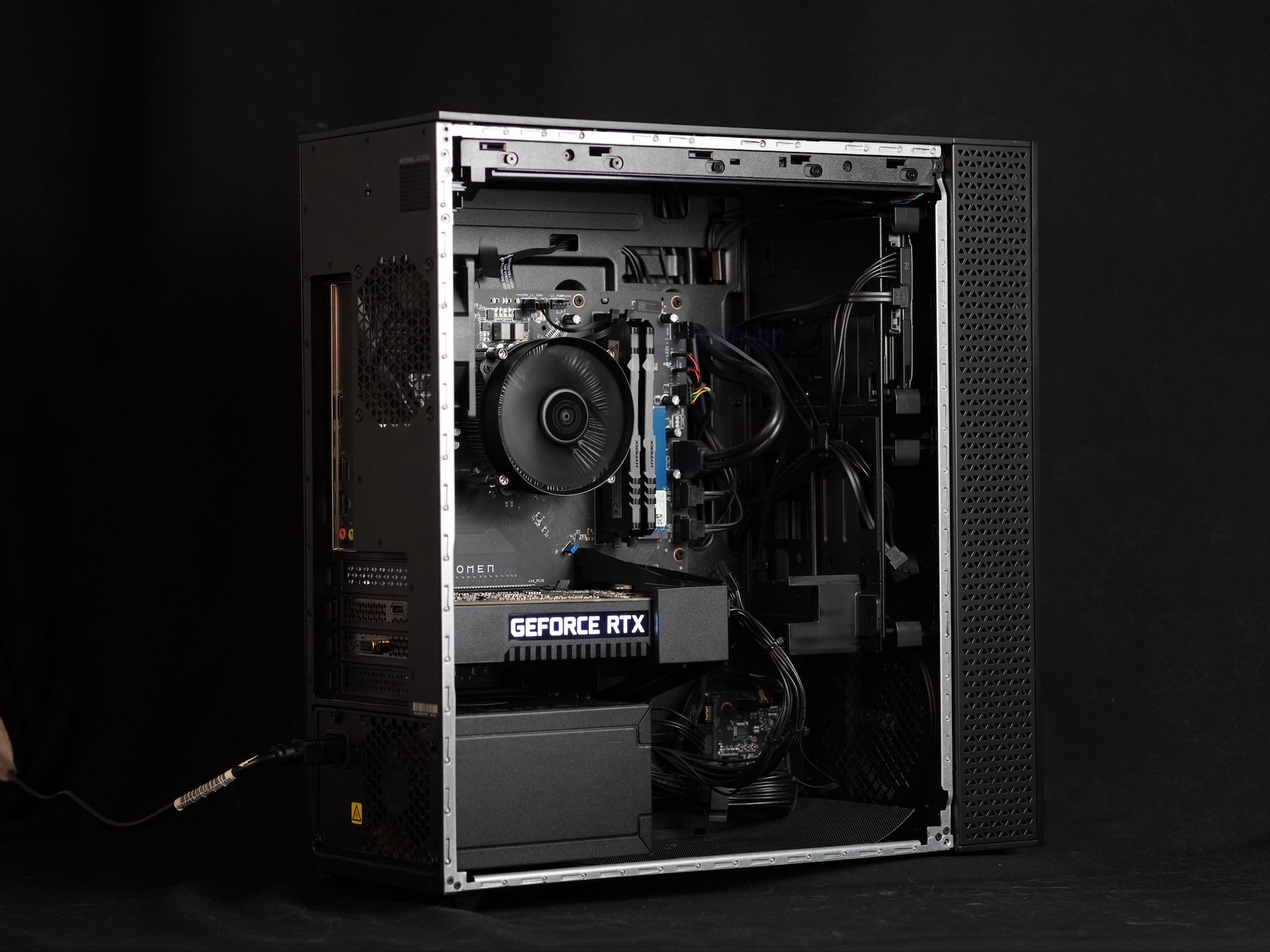 OMEN Gaming PC - RTX 3060 12GB / Ryzen 5 5600G/ 16GB DDR4
