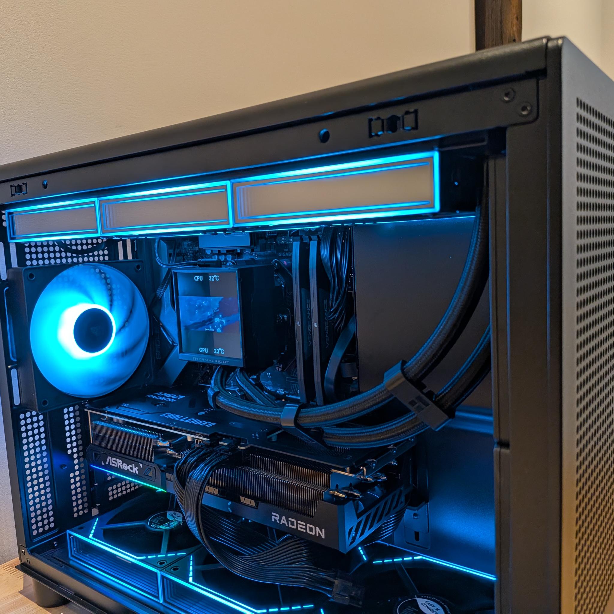4K Aqua - RX 9070 XT, Ryzen 7 9700X, 32 GB DDR5 RAM, 2 TB Gen 4 NVME, Liquid Cooled, RGB