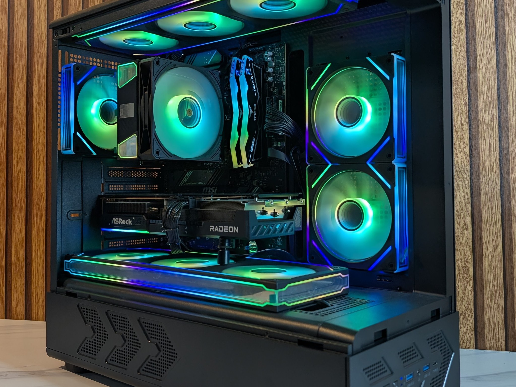 9070 16GB | RYZEN 5 7600X | 16GB DDR5 | 1TB NVME | 750W | Jawa