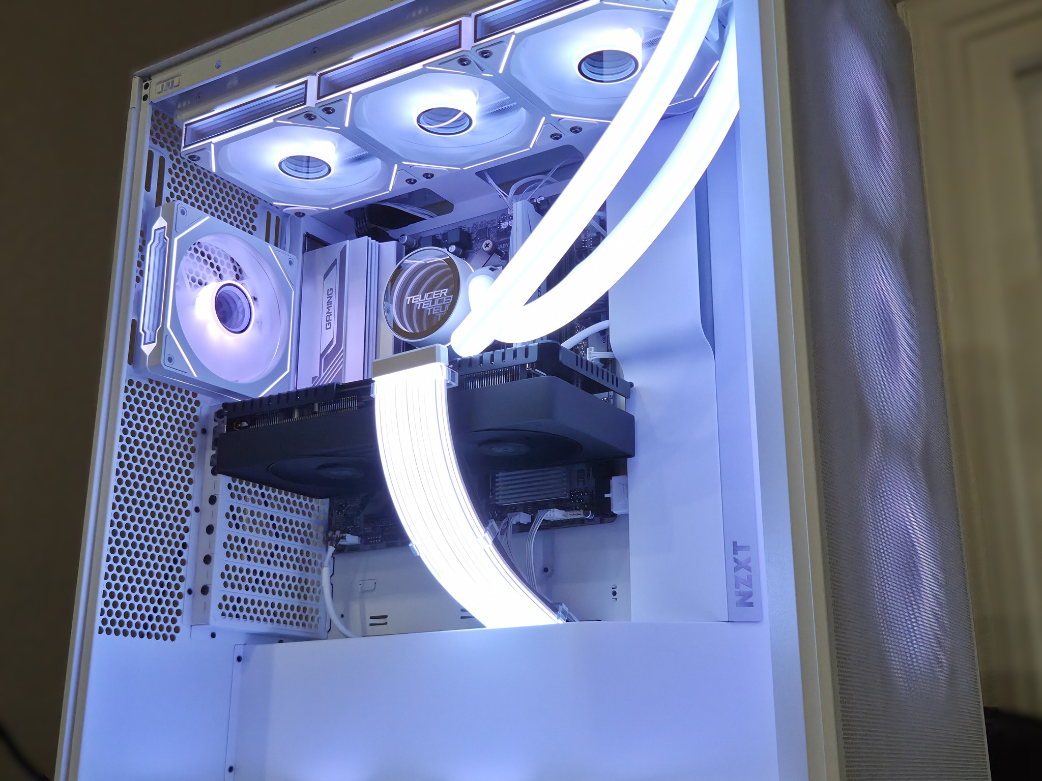 Glacier! 🧊|RTX 3070|Ryzen 7 8700F|DDR5|1TB Gen4 NVMe