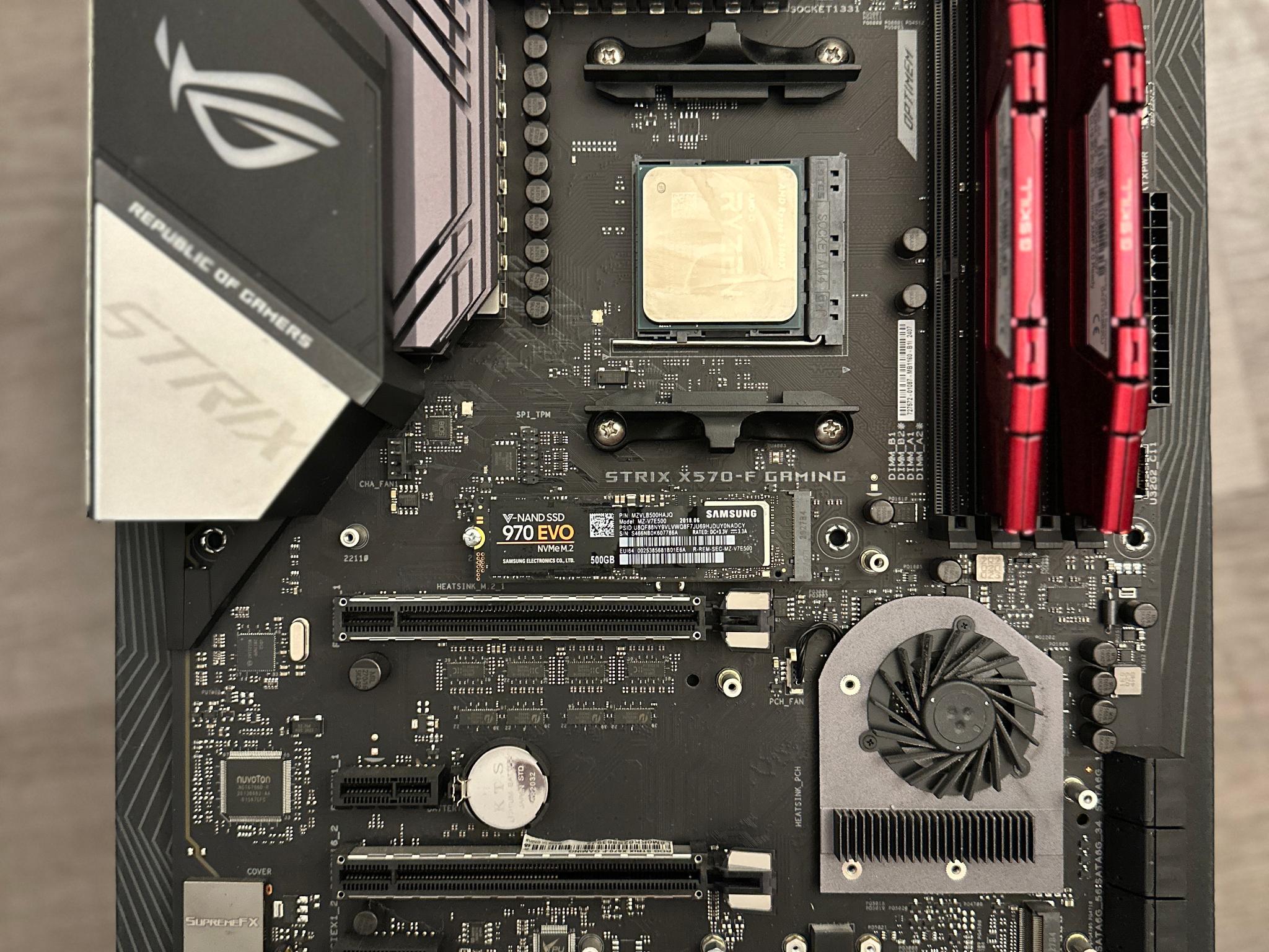 (BUNDLE) ROG Strix X570 Gaming / Ryzen 7 5800X + 32GB 3600MHz + Samsung 970 EVO