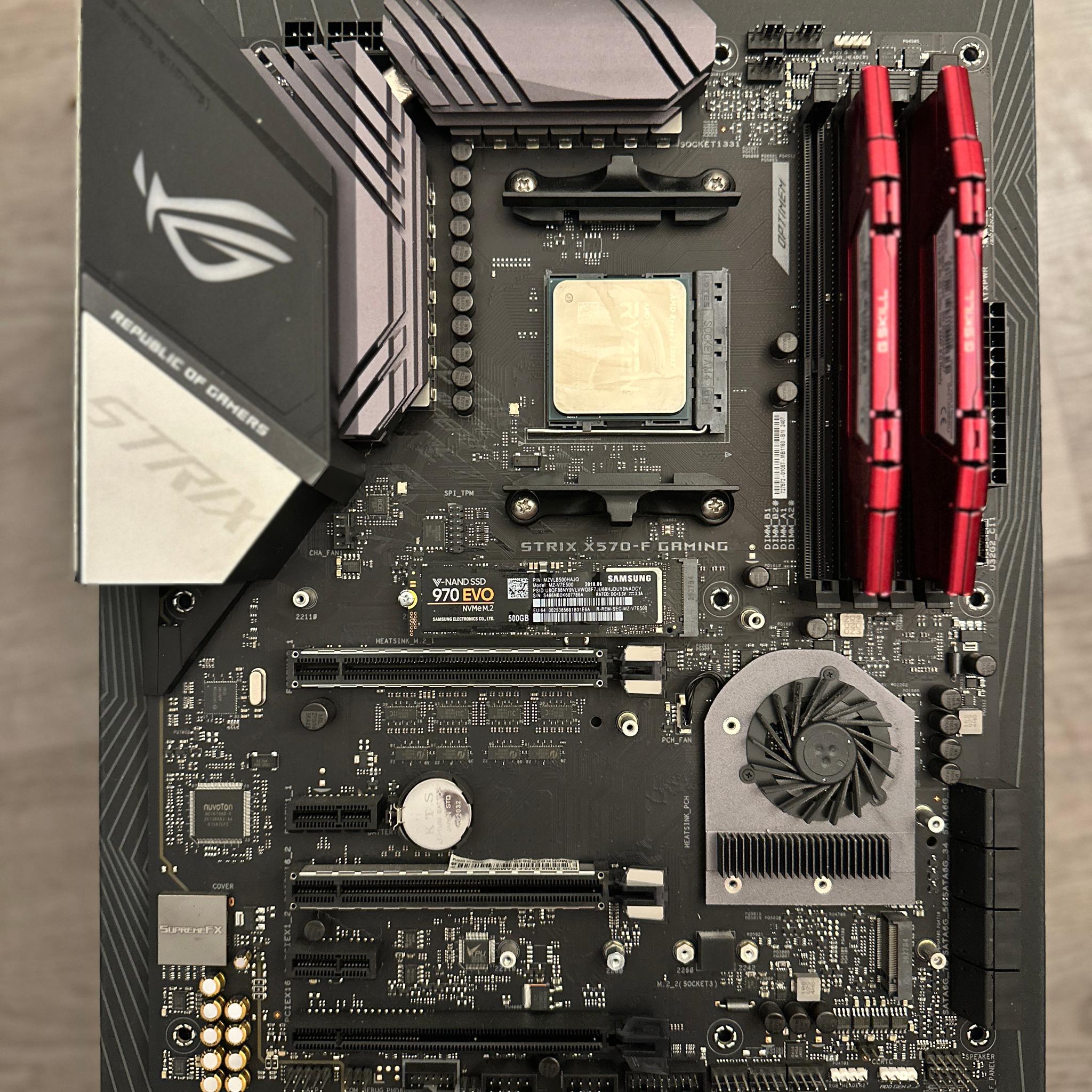 (BUNDLE) ROG Strix X570 Gaming / Ryzen 7 5800X + 32GB 3600MHz + Samsung 970 EVO
