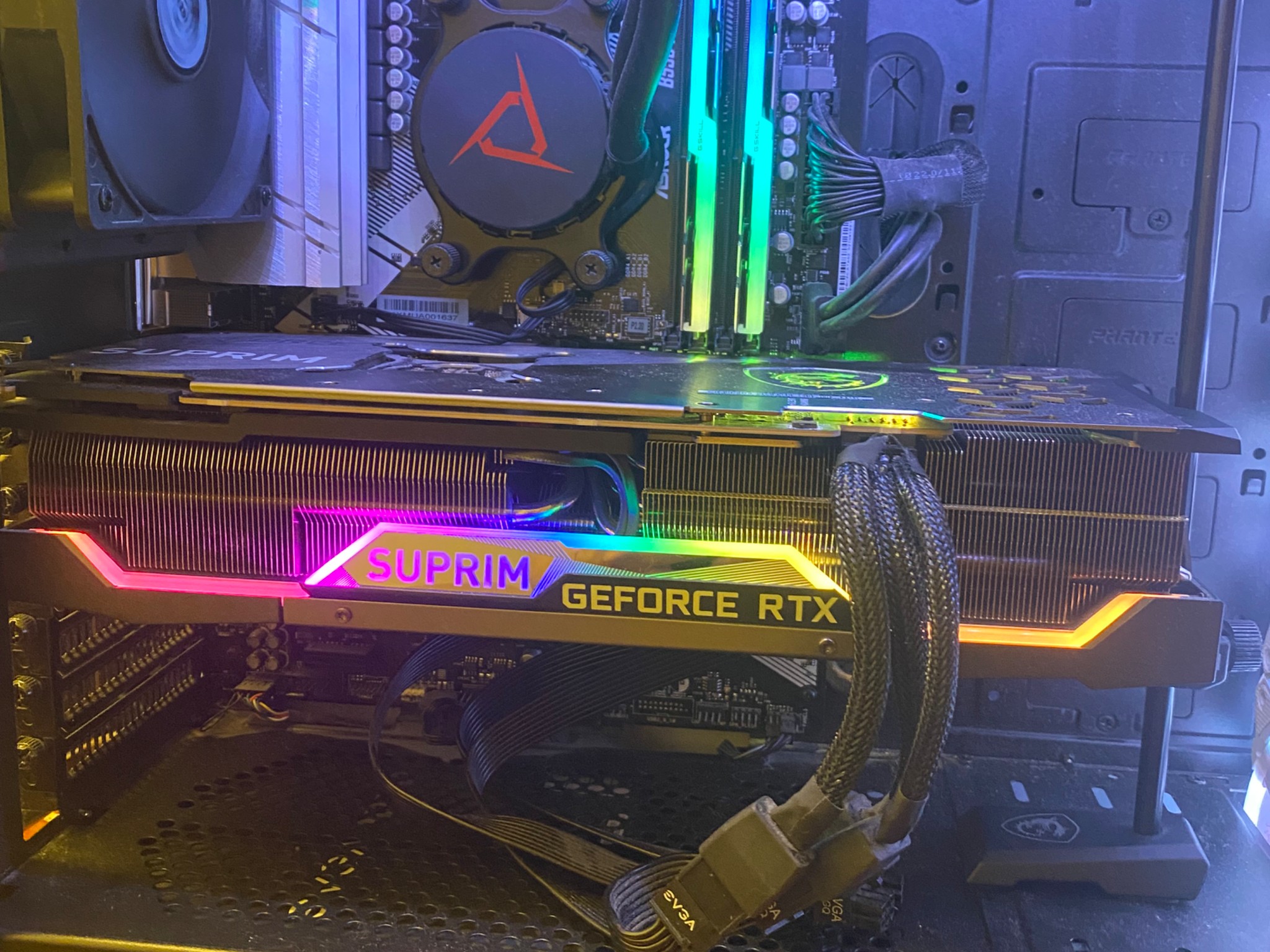 GeForce RTX™ 3090 Ti SUPRIM X 24G