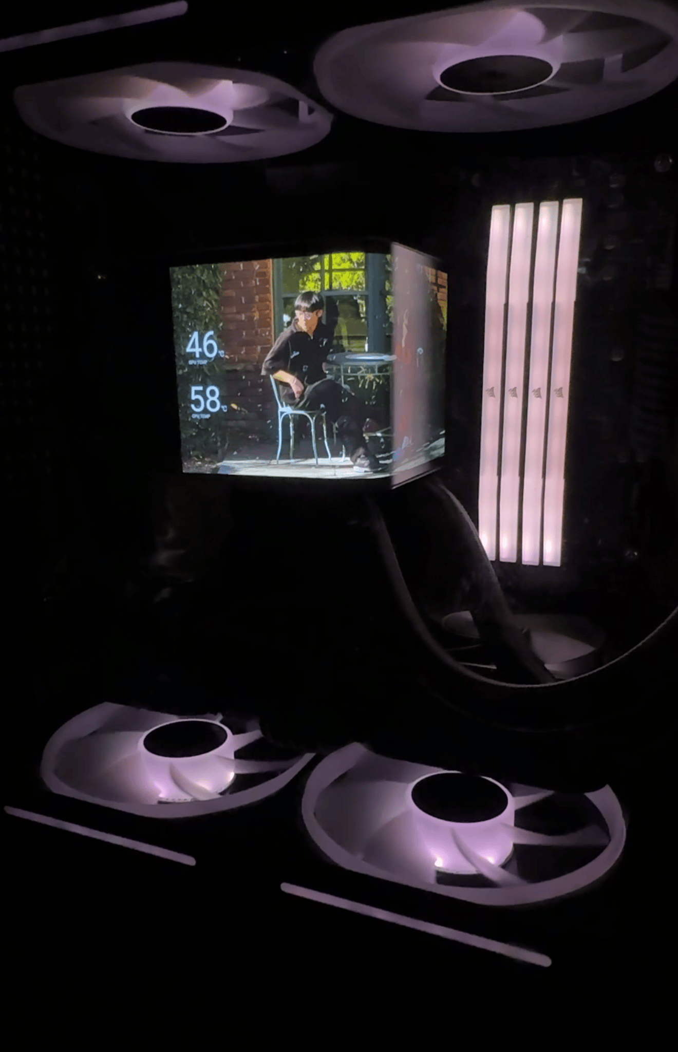 AMD RYZEN7 7800X3D + RTX 4070 SUPER Micro ATX PC