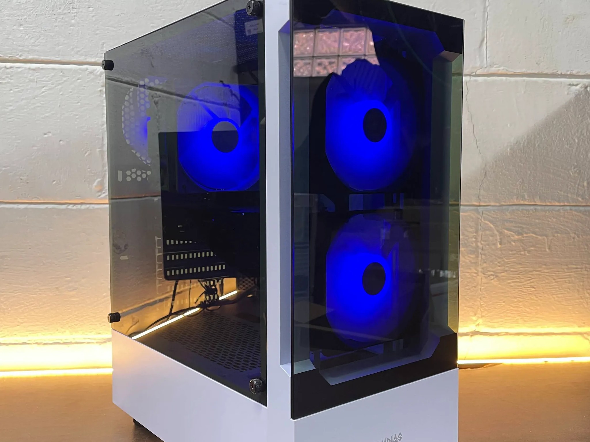 Sleeky Gaming PC | Intel i5 / AMD RX580 / 8GB / 1.1TB Win 11 Pro WiFi