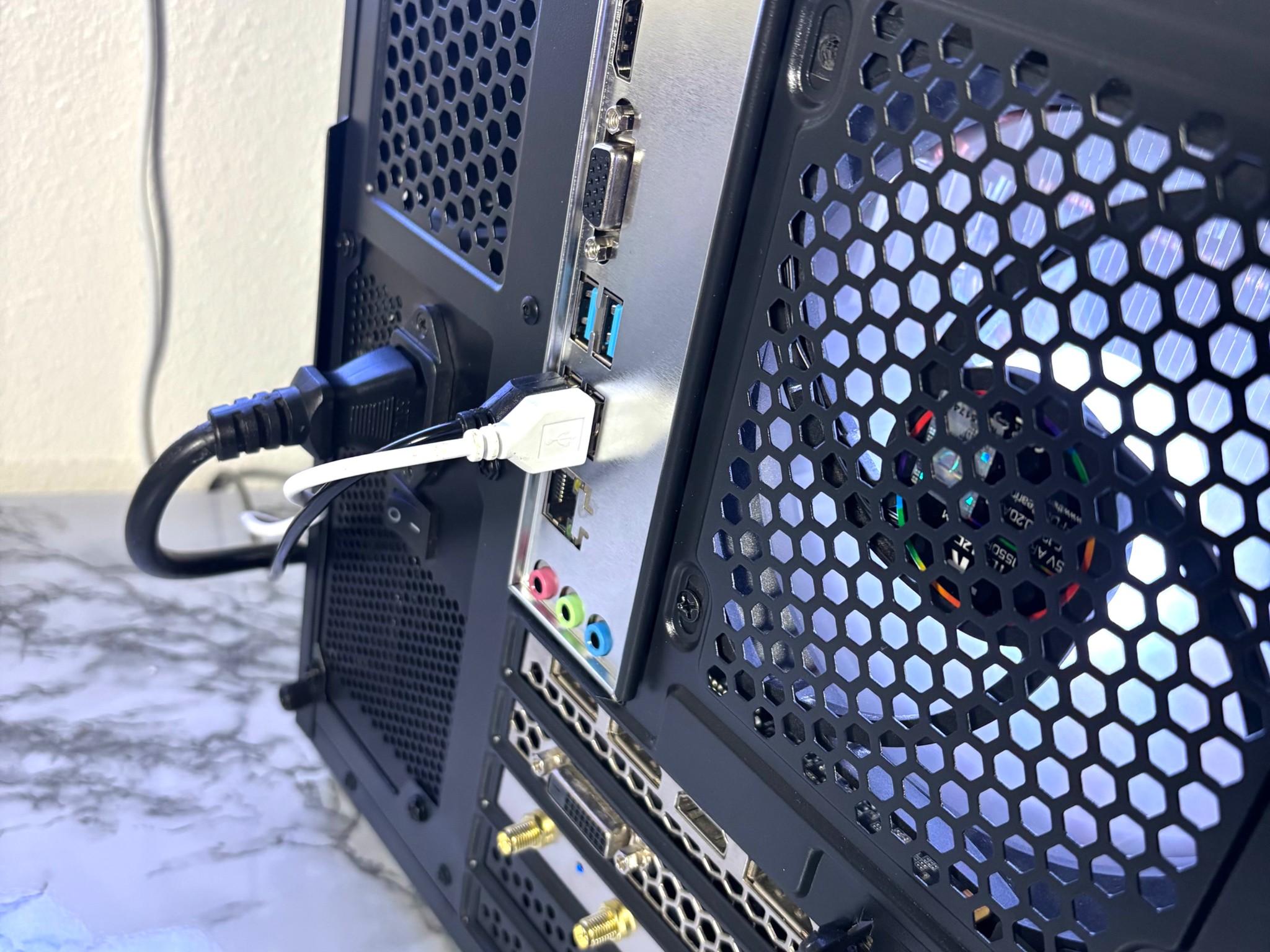 ⚪️⚫️ | Ryzen 5 2600 + GTX 1070 8GB | 16GB | WiFi INCLUDED