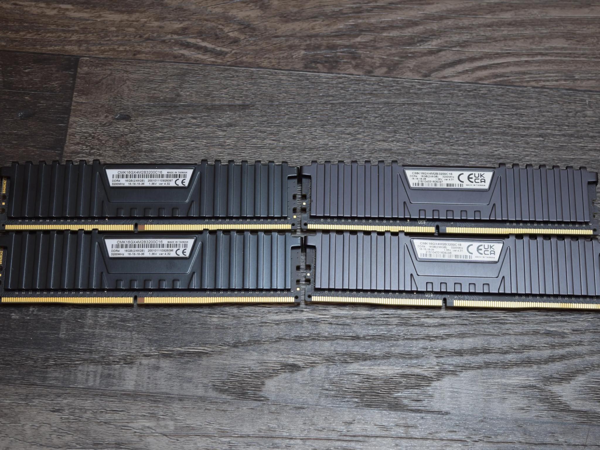 *USED* Corsair VENGEANCE® LPX 32GB (4 x 8GB) DDR4 DRAM 3200MHz CMK16GX4M2B3200C16