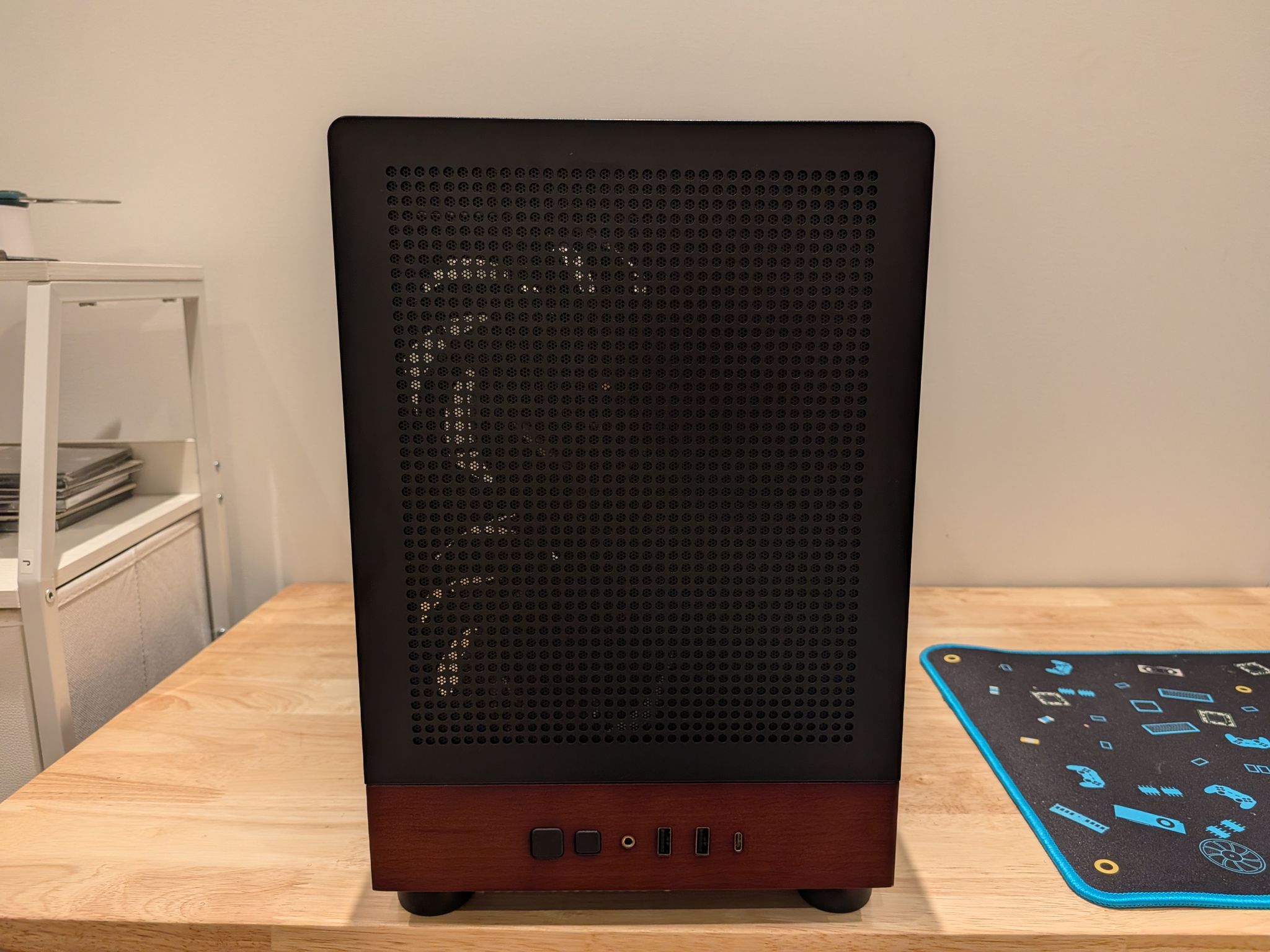 1440p Forest Blackout - RTX 5070, Ryzen 5 7600X3D, 32 GB DDR5 RAM, 2 TB Gen 4 NVME