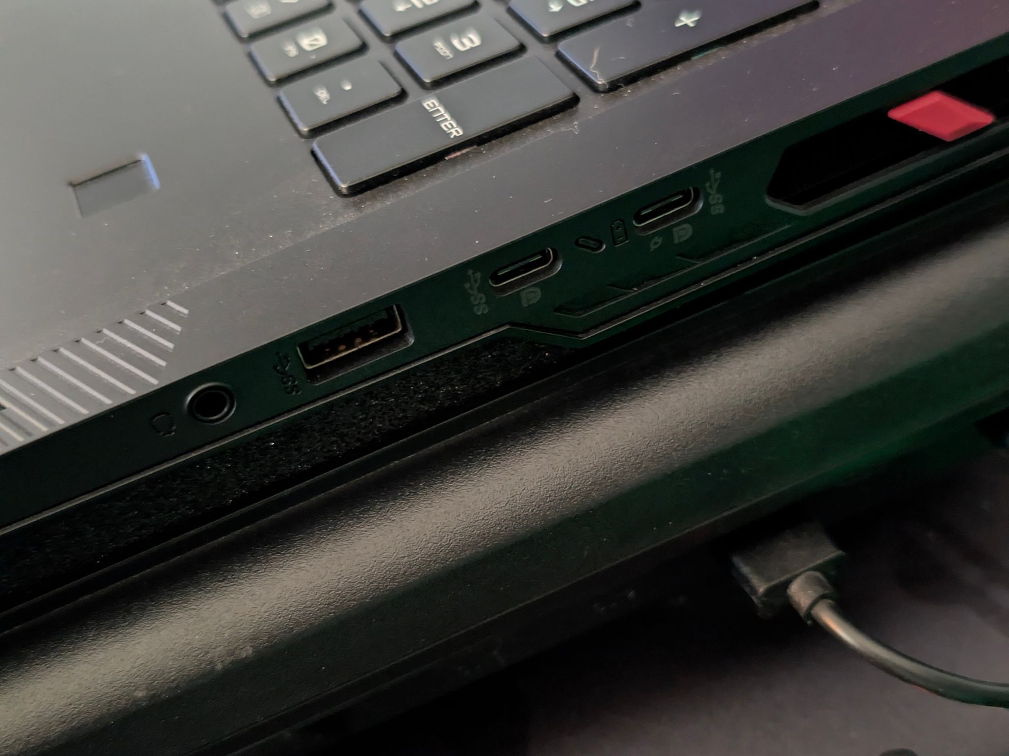 MSI Raider A18 HX A7VIG: Ryzen 9 7945HX3D, RTX 4090 laptop with 16 GB, and 64 GB of RAM