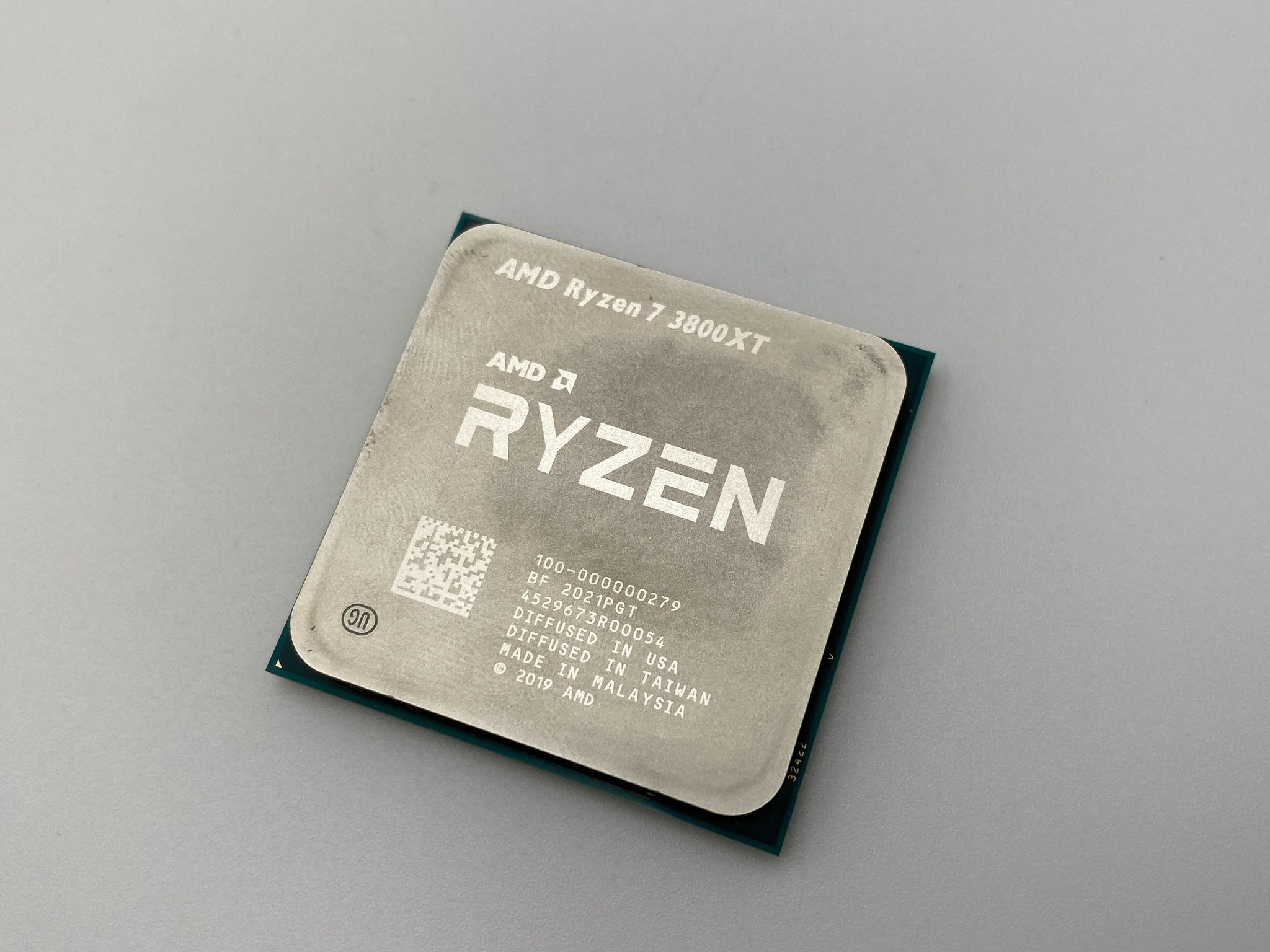 AMD Ryzen 7 3800XT Processor (4.7 GHz, 8 Cores, Socket AM4)