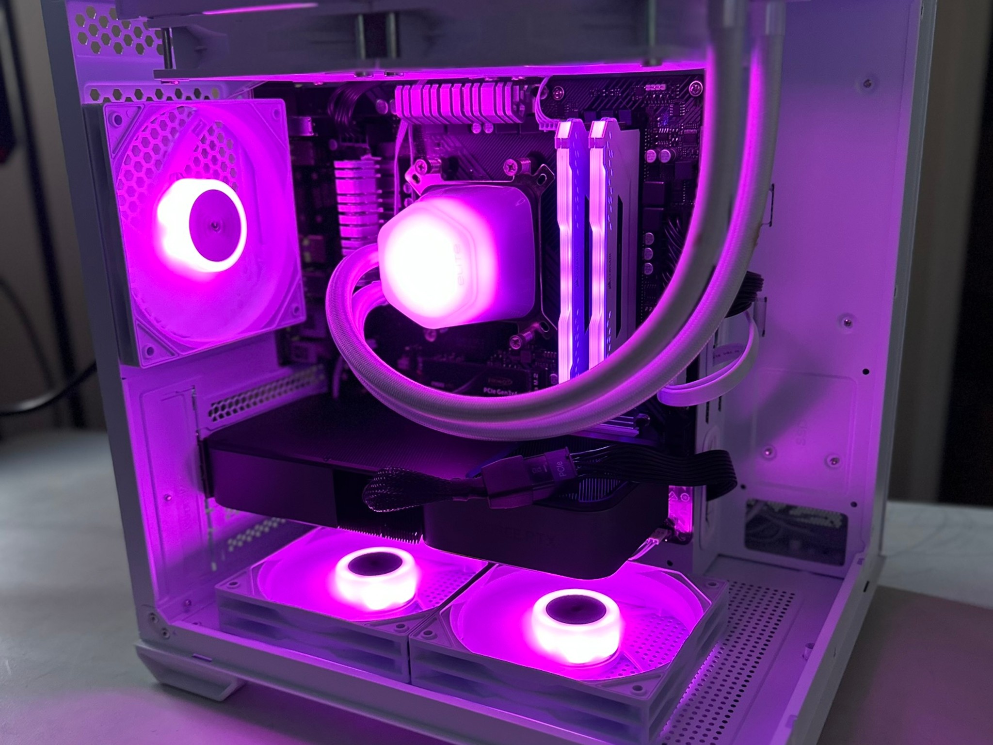 Ryzen 7 3700X / RTX 3070 / 512GB NVME / 32GB RAM