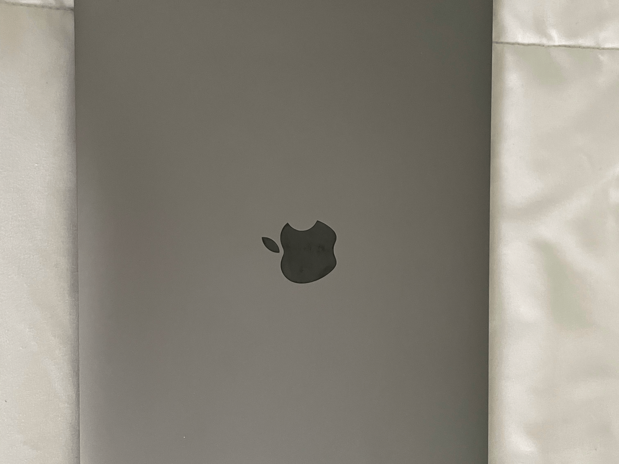 2017 MacBook Pro, barely used! Only 158 cycle counts.