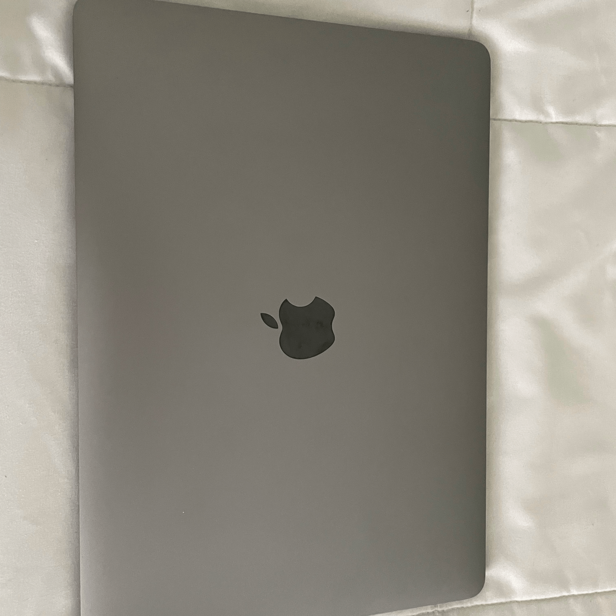 2017 MacBook Pro, barely used! Only 158 cycle counts.