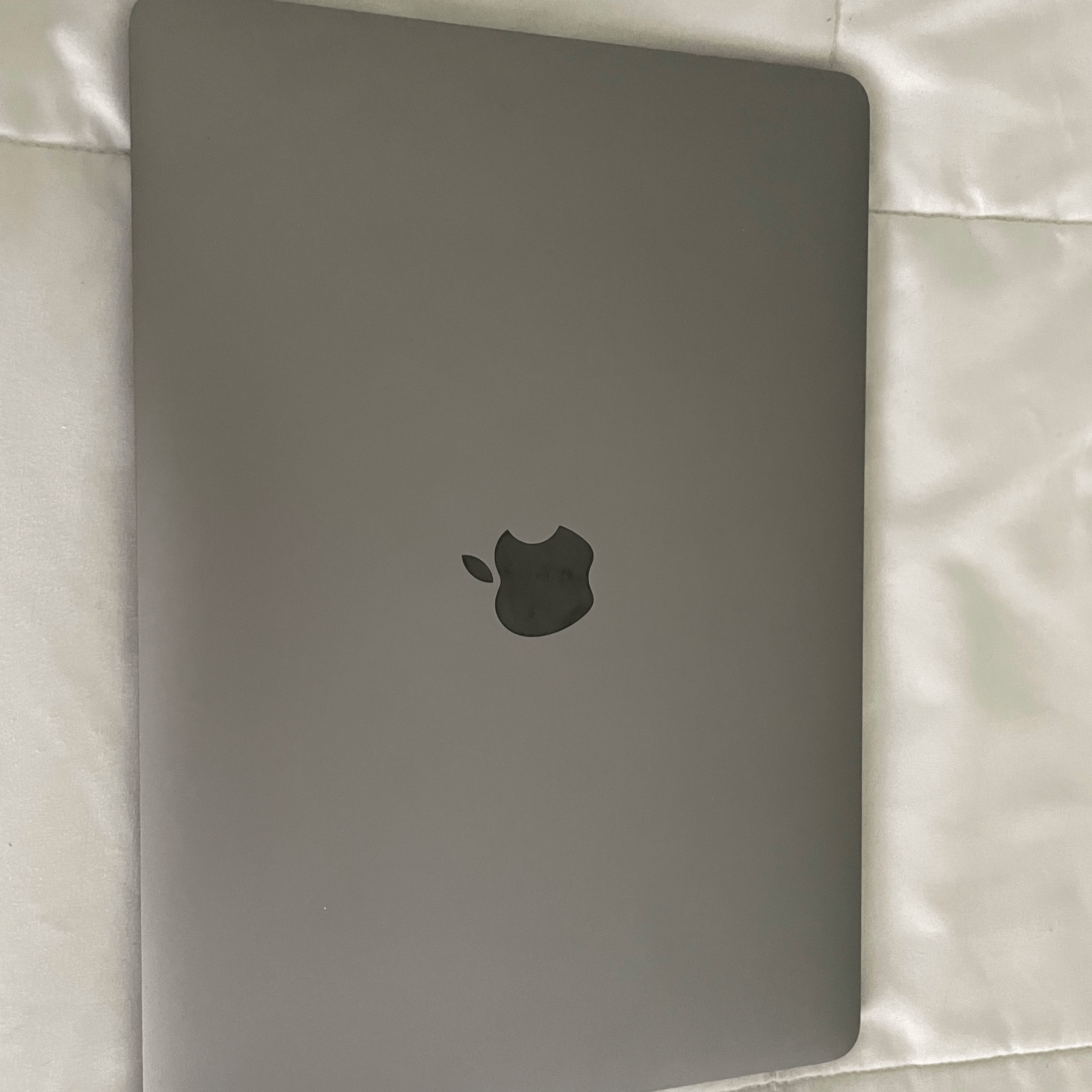 2017 MacBook Pro, barely used! Only 158 cycle counts.