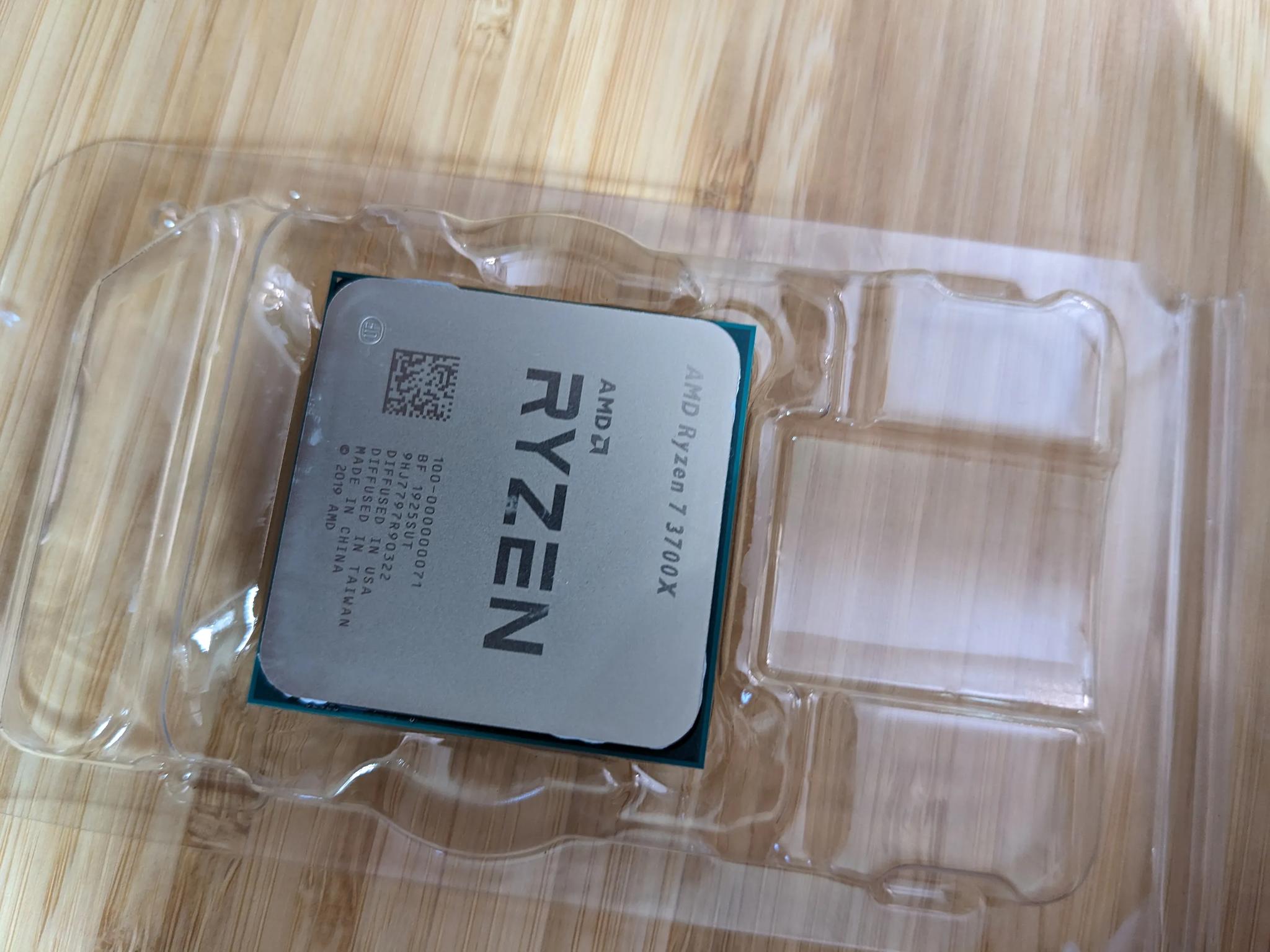Ryzen 7 3700X processor (no cooler)