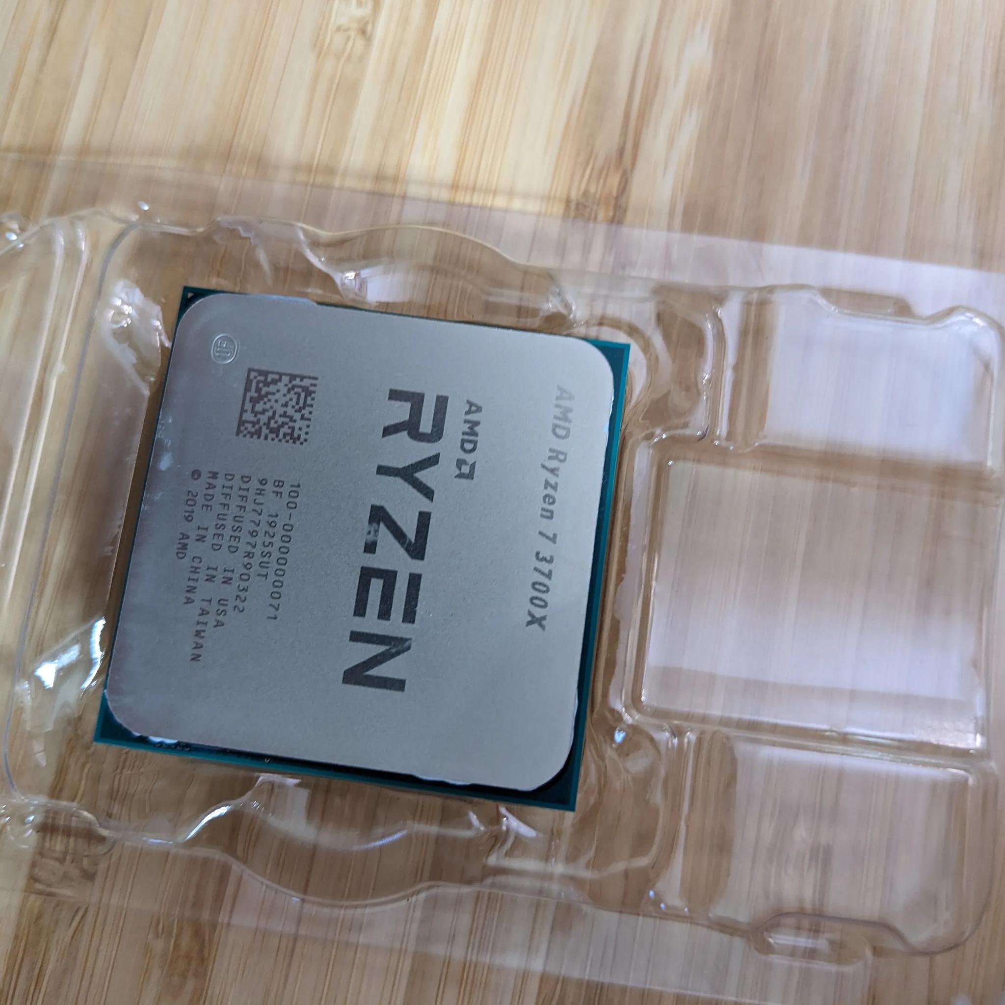 Ryzen 7 3700X processor (no cooler)