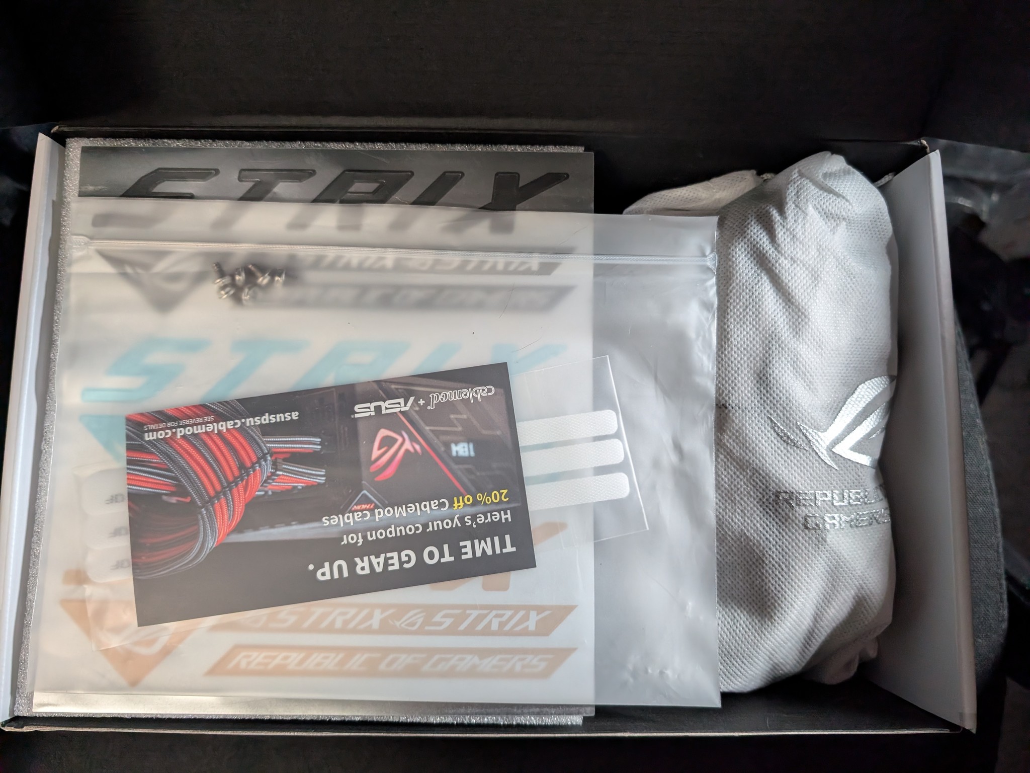 ASUS ROG Strix Platinum 1000W White Power Supply
