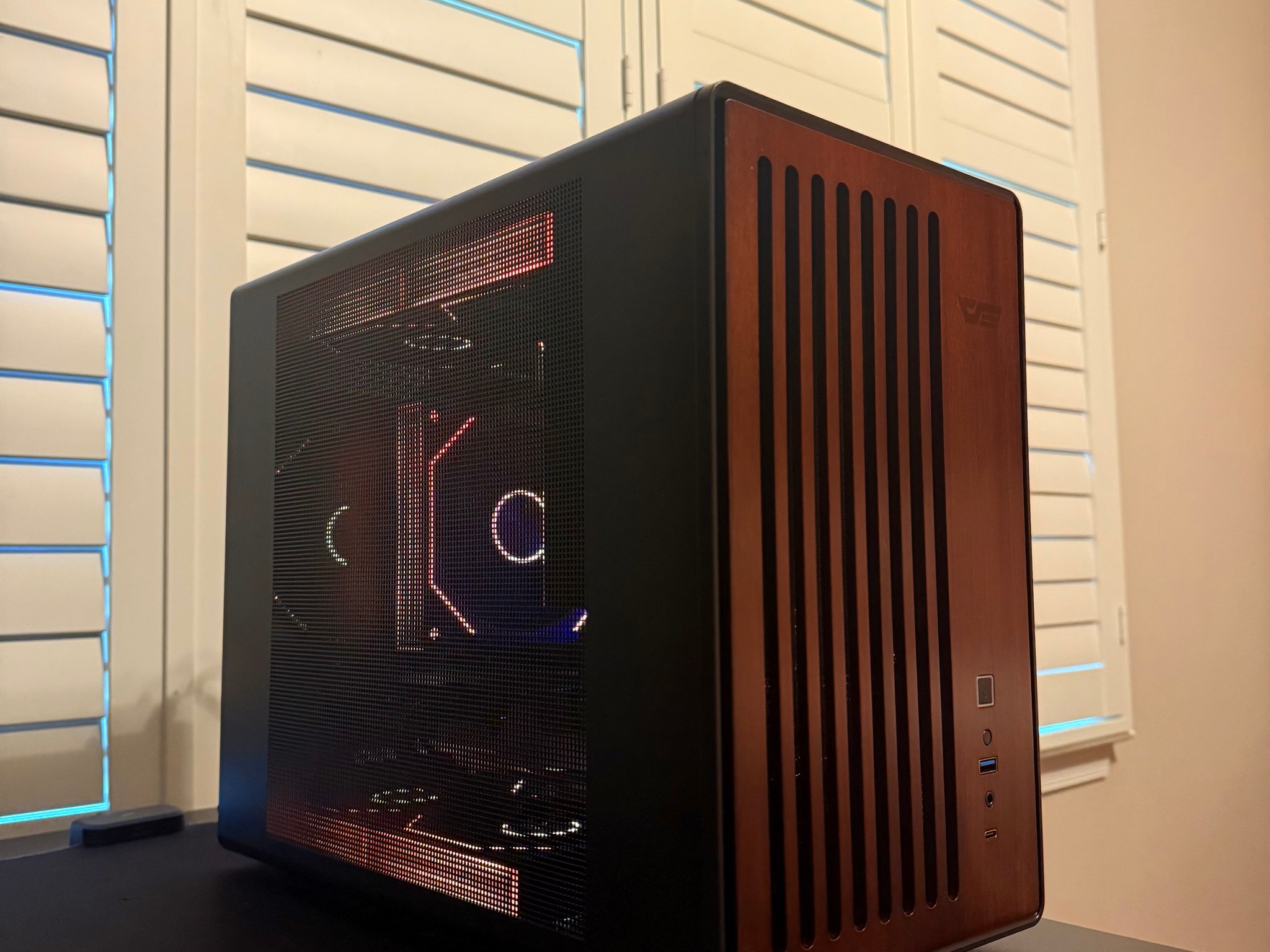 Portable Mini Gaming PC — RTX 5060 | Ryzen 5 7600X | 16GB DDR5 | 1TB M.2 NVMe