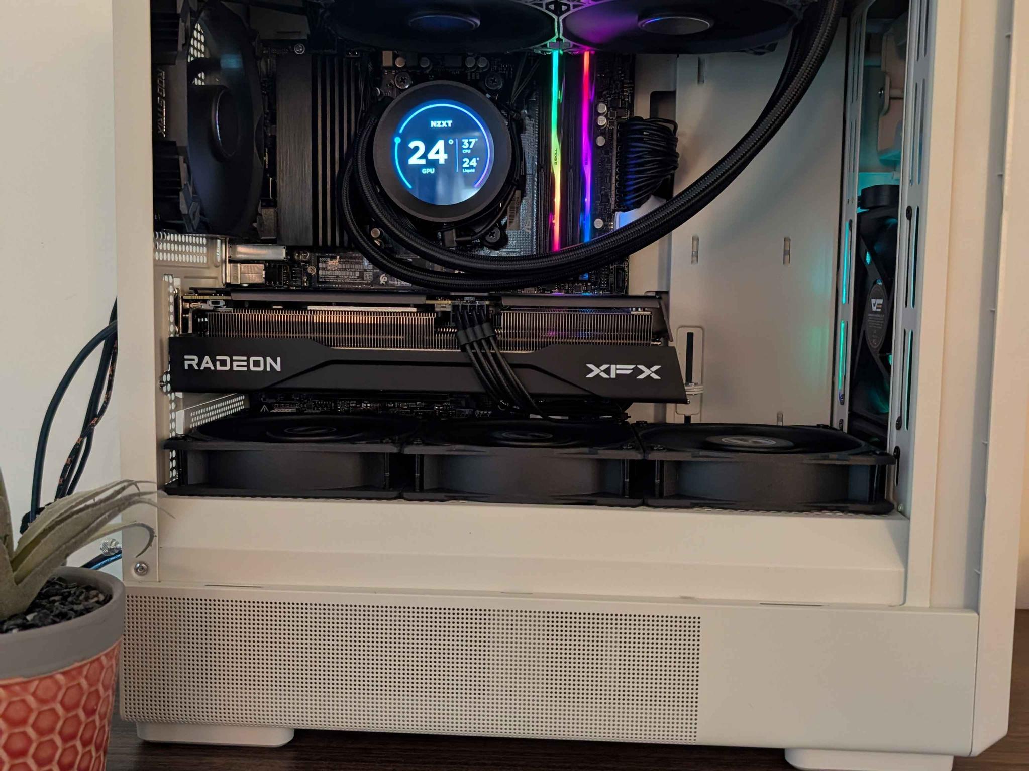 RX 9060 XT 16GB | Ryzen 5 7500X3D | 32GB DDR5-6000 | 1TB NVMe | Corsair RMe 850W