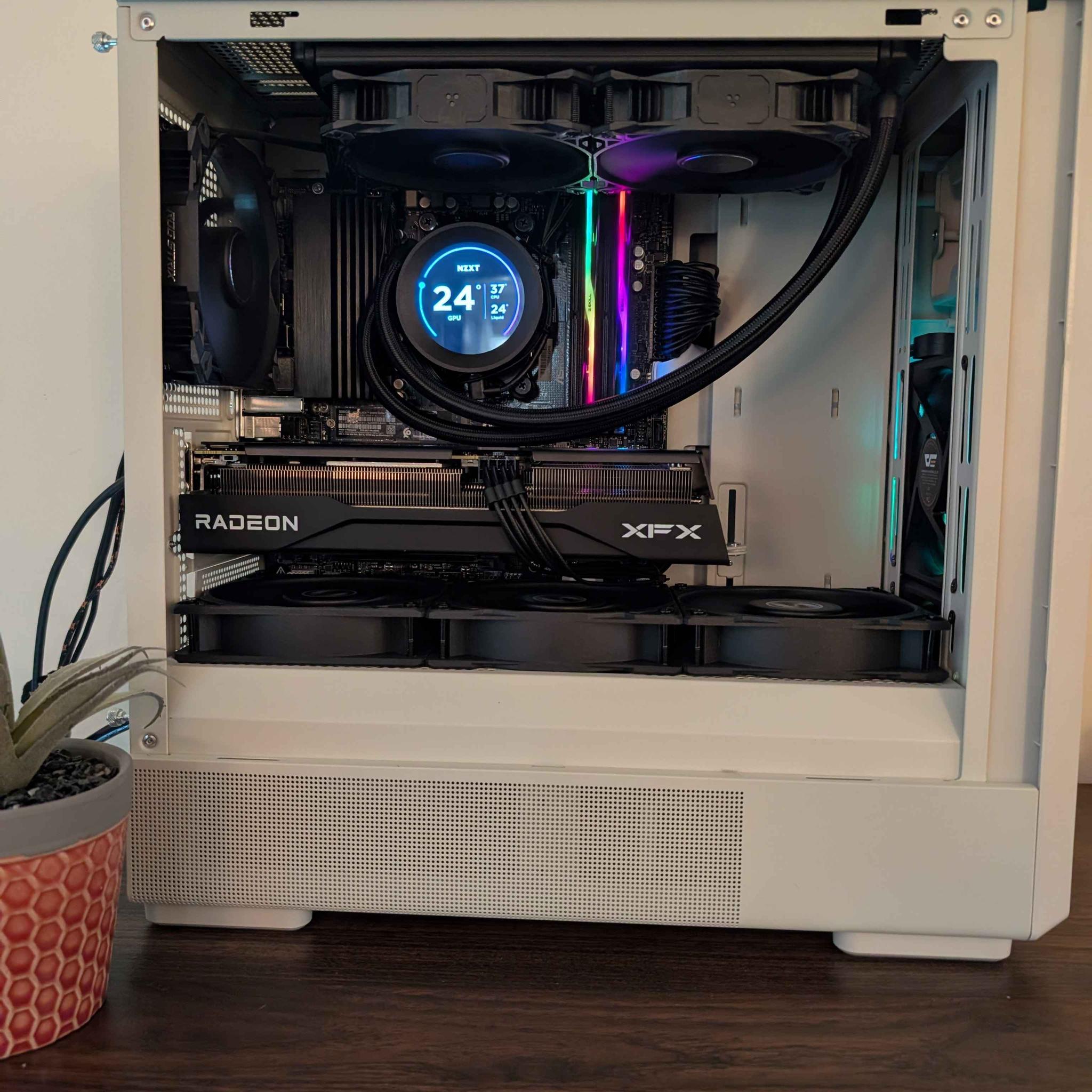 RX 9060 XT 16GB | Ryzen 5 7500X3D | 32GB DDR5-6000 | 1TB NVMe | Corsair RMe 850W