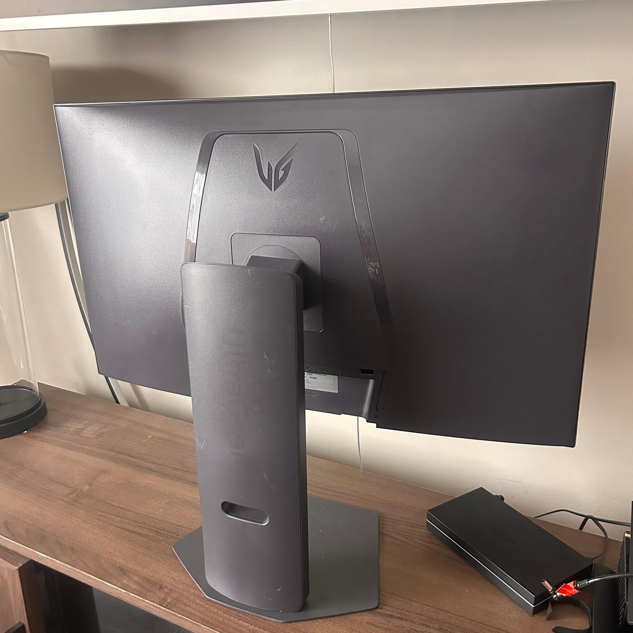 LG UltraGear OLED  32" 4K (3840 x 2160) 165Hz Gaming Monitor (32GX850A-B)