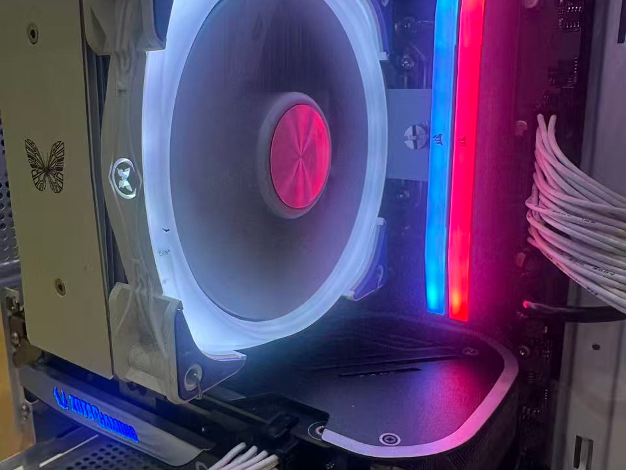 GeForce RTX 4060 Ti Custom Gaming PC - Ryzen 5 8400F Corsair 32GB ddr5