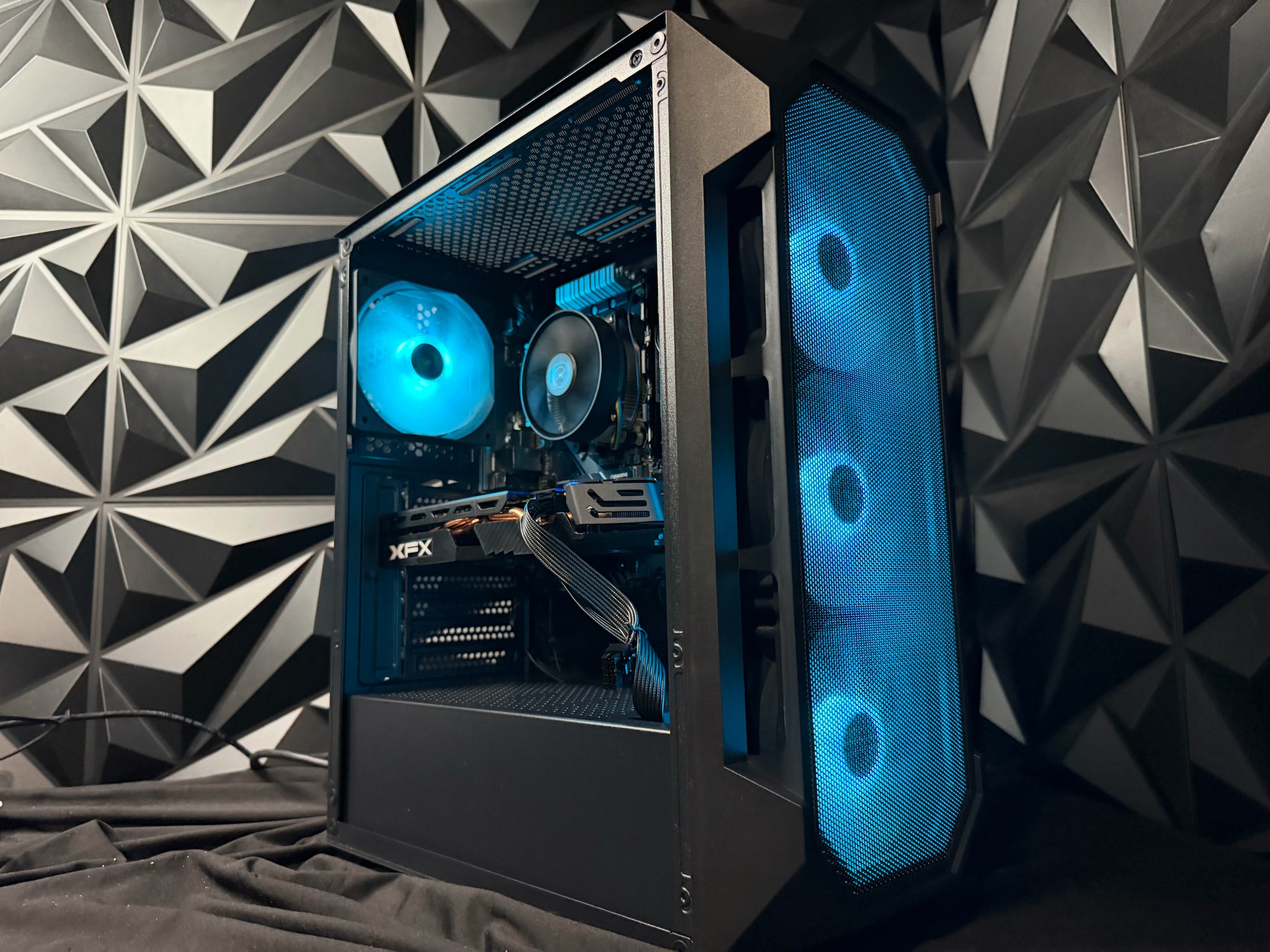 💅🔥 THE BUDGET BADDIE 🔥💅 Ryzen 5 2600| RX 580 8GB 16 GB DDR4| 512GB NVMe|650W PSU