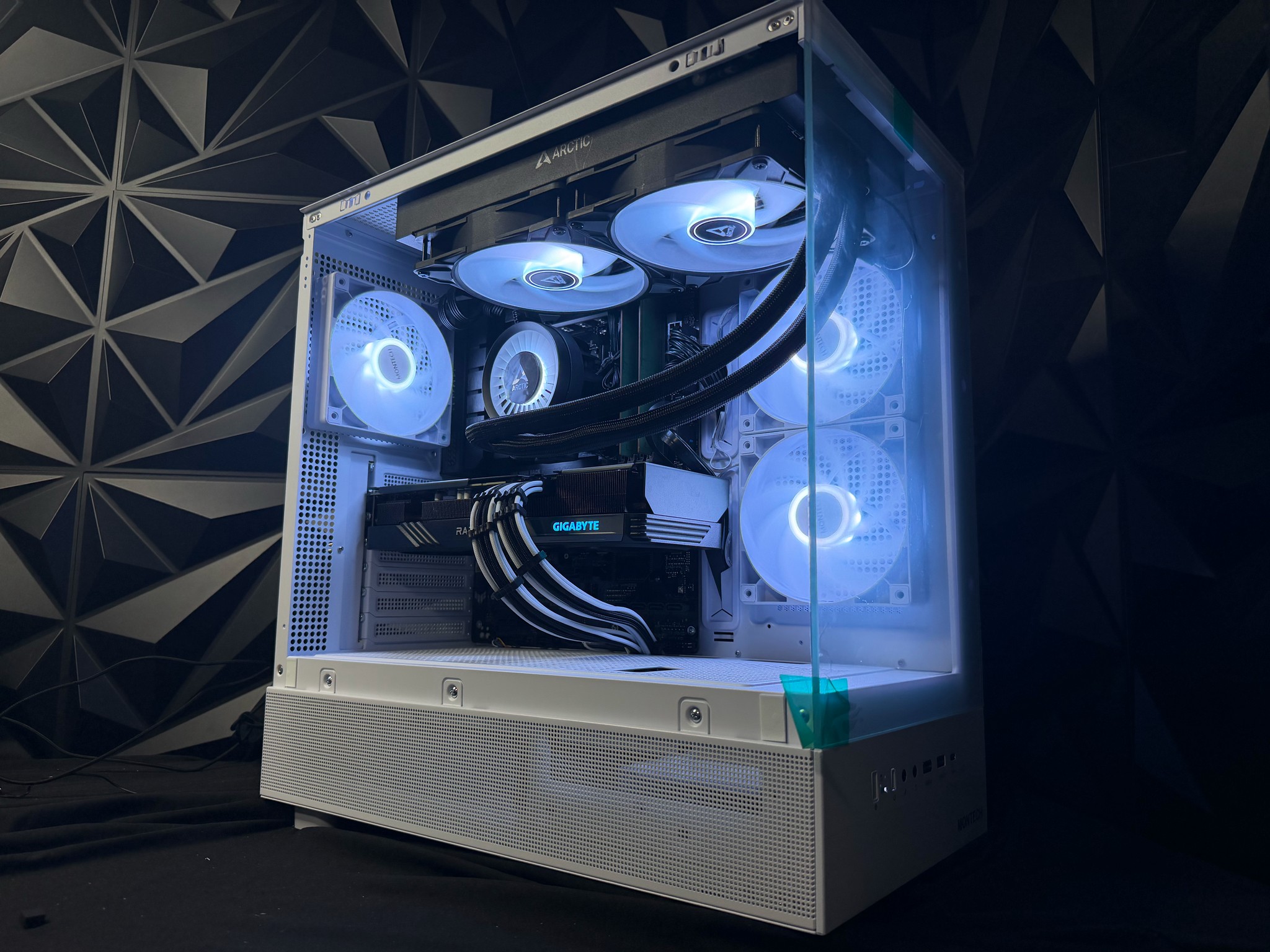 ⚪⚫🔥 YIN YANG BANG 9676 🔥⚫⚪ Ryzen 5 9600X| RX 7600XT 16 GB | 1.5 TB NVMe| 16 GB DDR5| 650W PSU