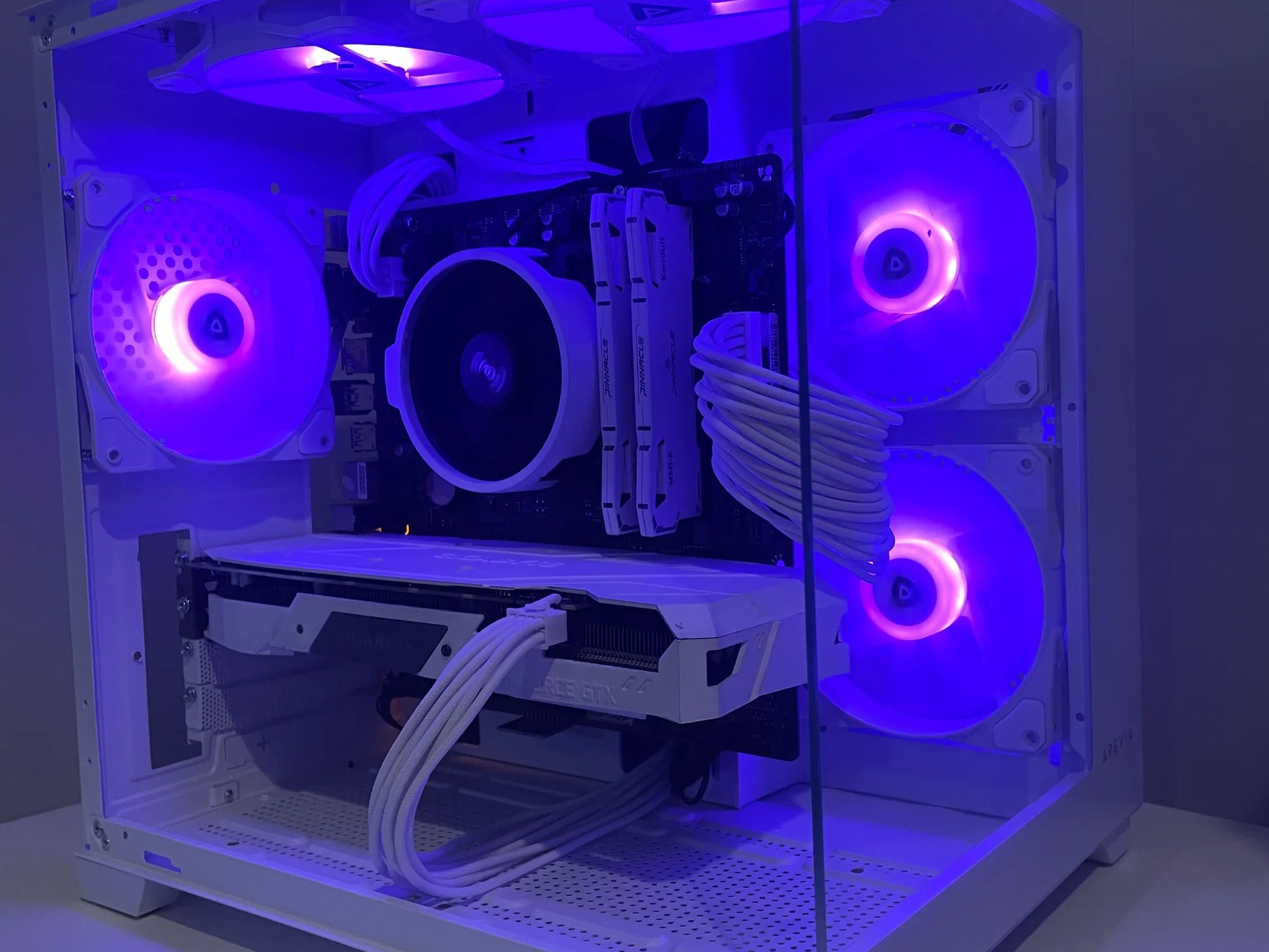 White Gaming Pc Gtx 1660 Super, Ryzen 5 2600, 16gb Ram, 256gb svme ssd
