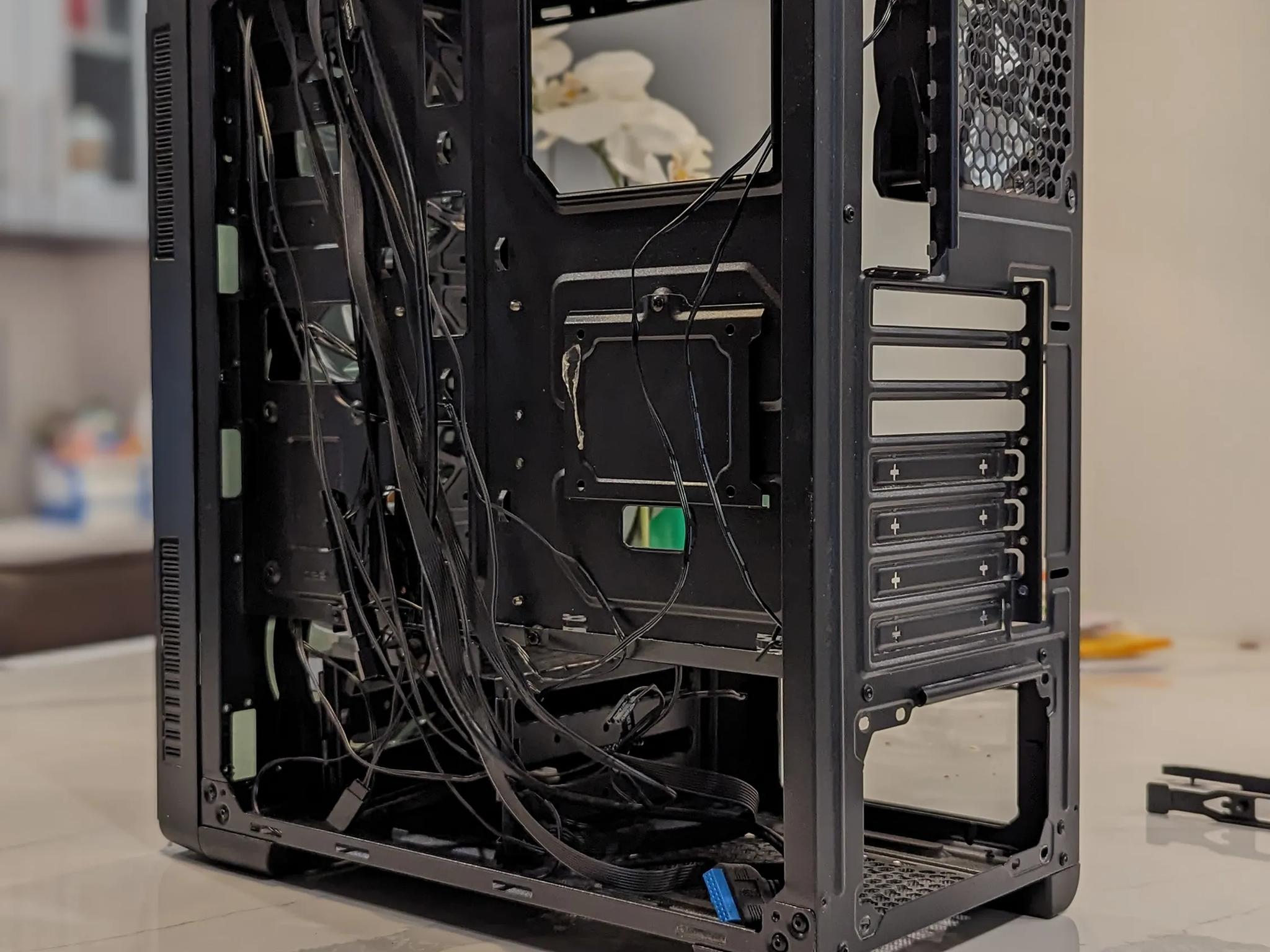 Apevia Aura-F-WH Mid Tower Gaming Case with 4 x RGB Fans