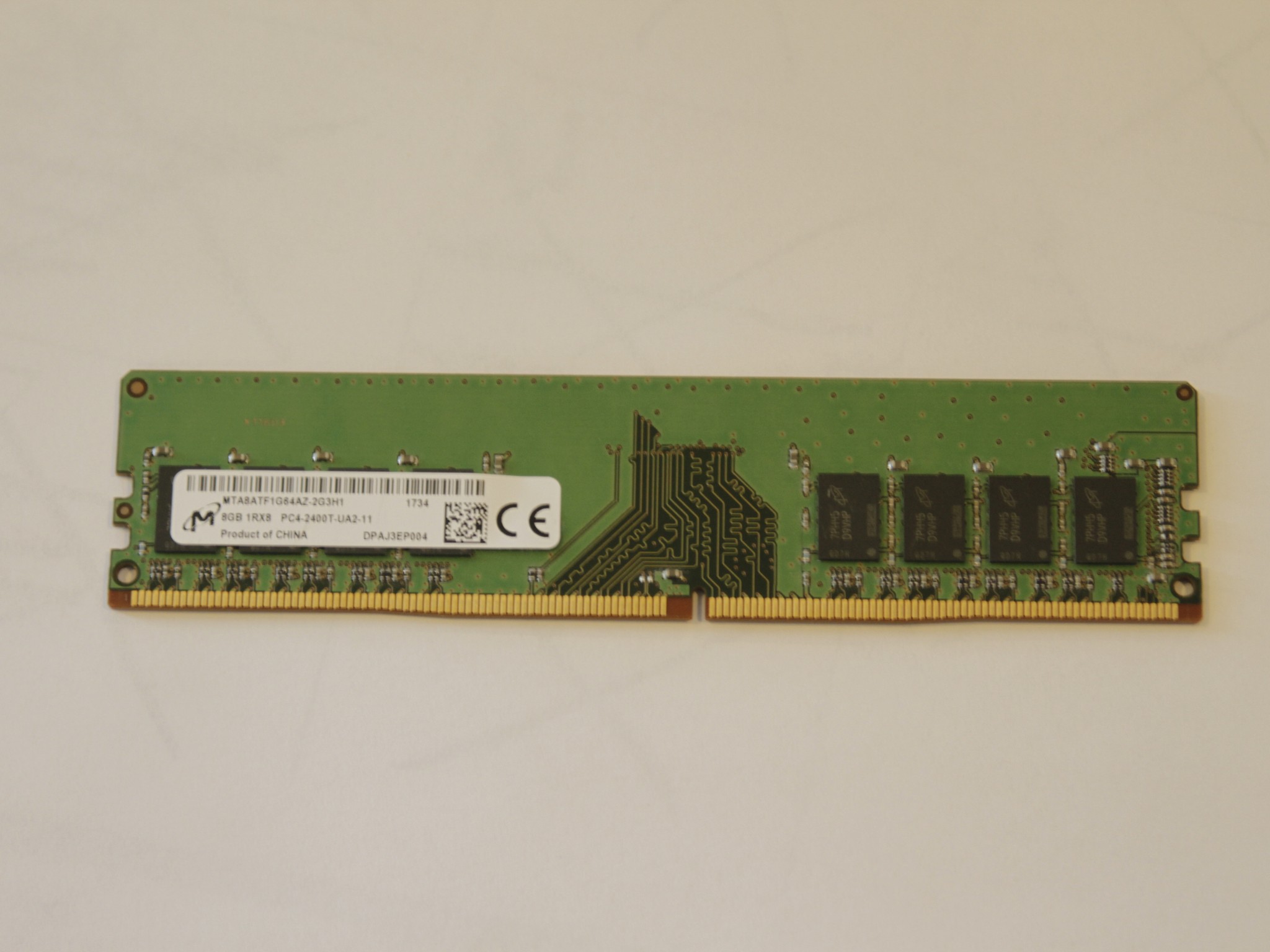 Micron DDR4-2400 (1 x 8GB)