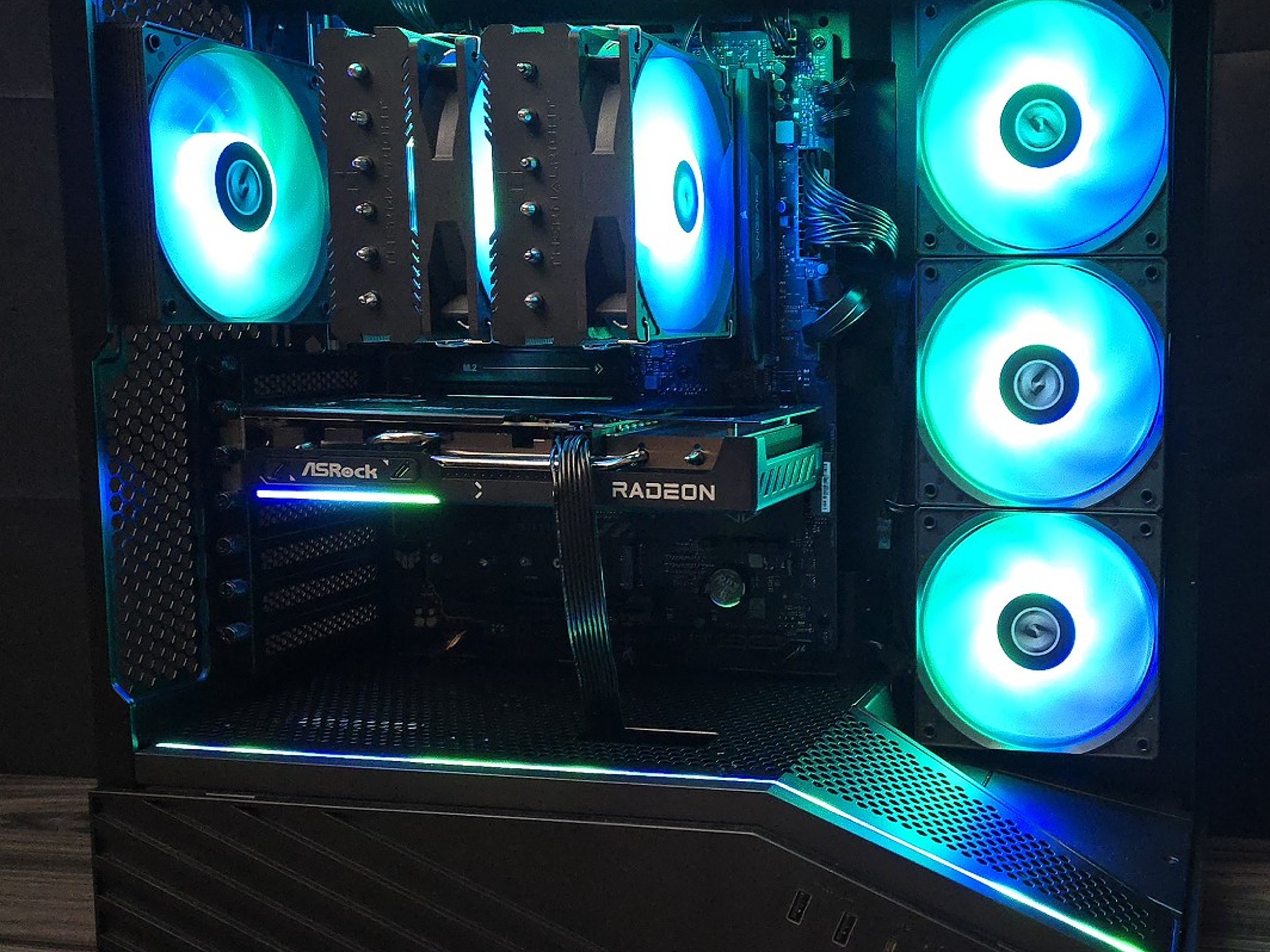 Ryzen 7 7700X - RX 9060 XT 16GB - 32GB DDR5 6000 Corsair - 1TB Samsung 990 Evo Plus NVMe