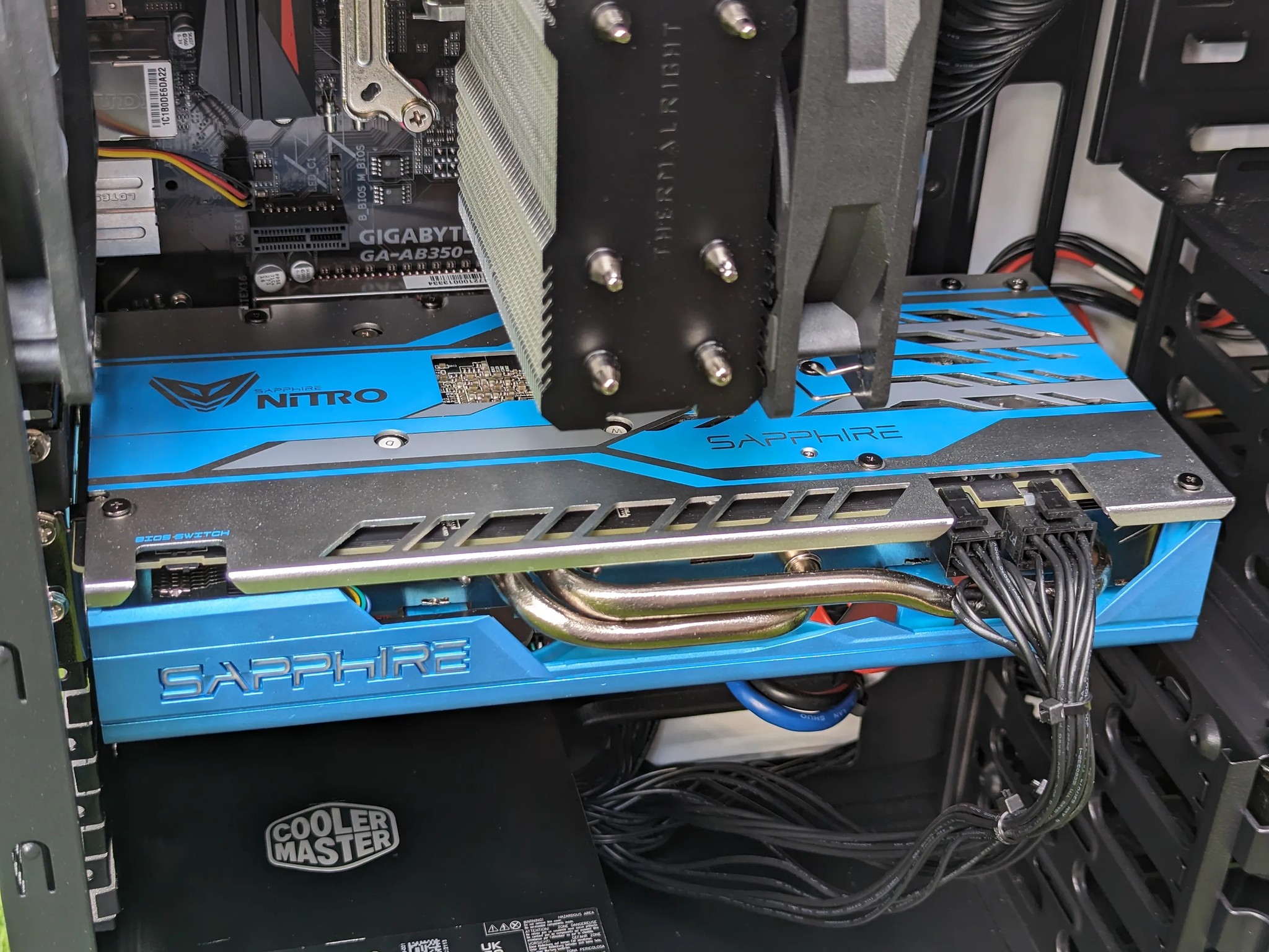 Frosty Vibe PC Ryzen 5 2600 32GB RAM RX 580 8GB 512GB SSD 2TB HDD