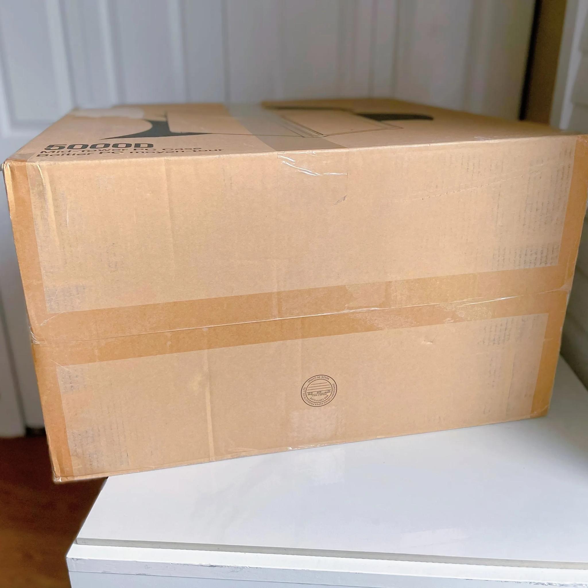 BNIB Corsair 5000D Tempered Glass Mid-Tower ATX PC Case - White