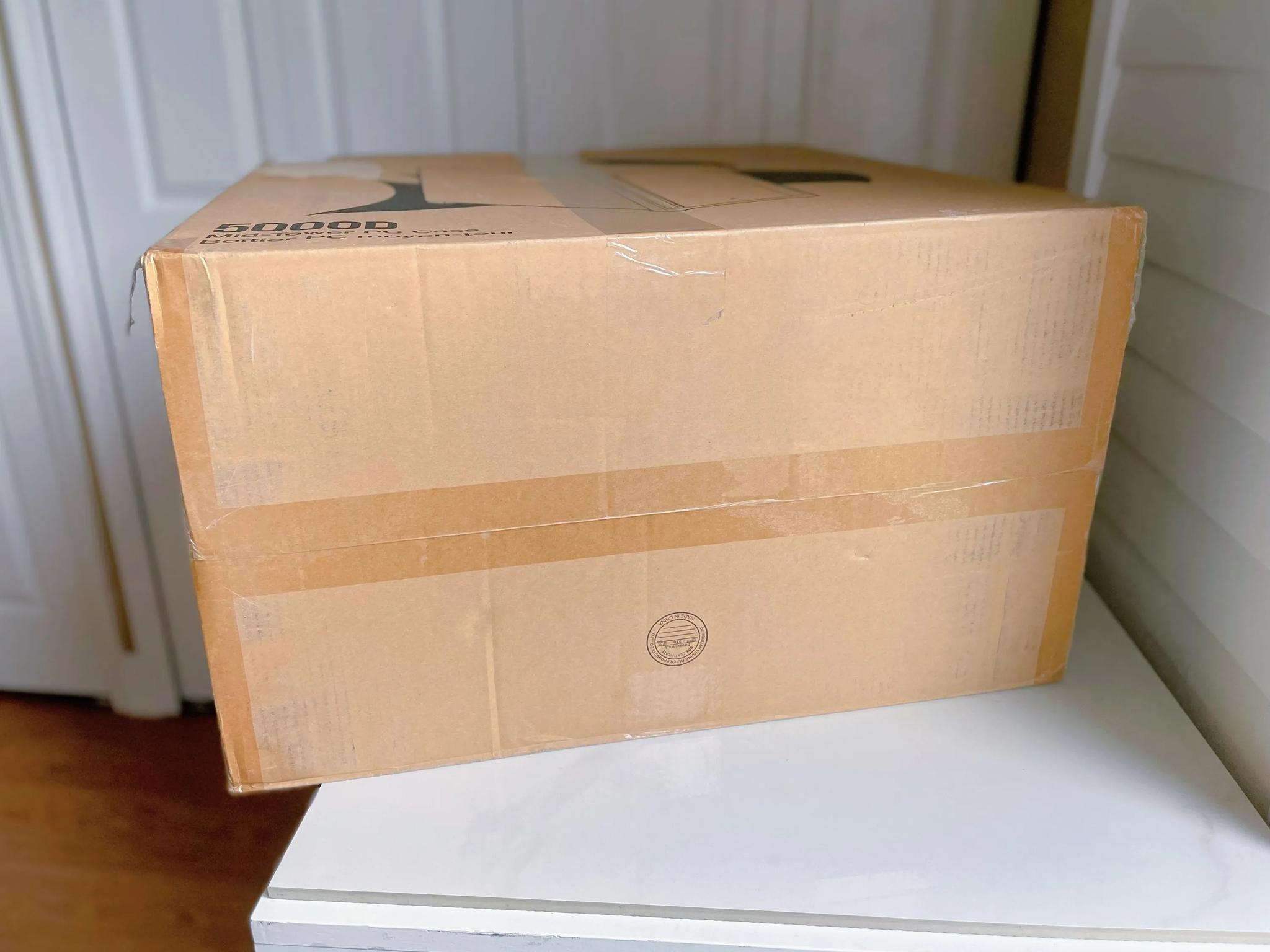 BNIB Corsair 5000D Tempered Glass Mid-Tower ATX PC Case - White