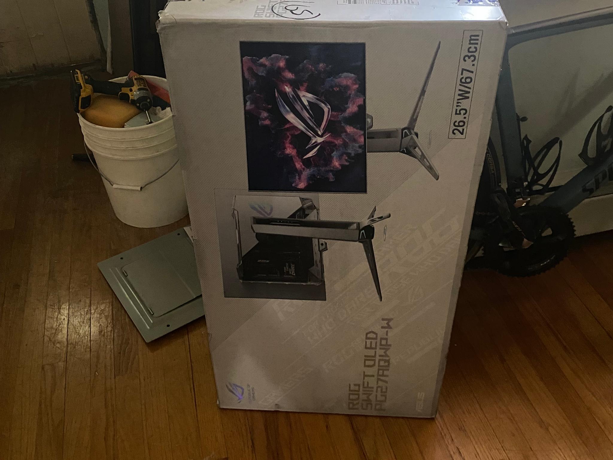 Selling! Asus pg27aqwp-w. USED Like new condition Box and all cables included!