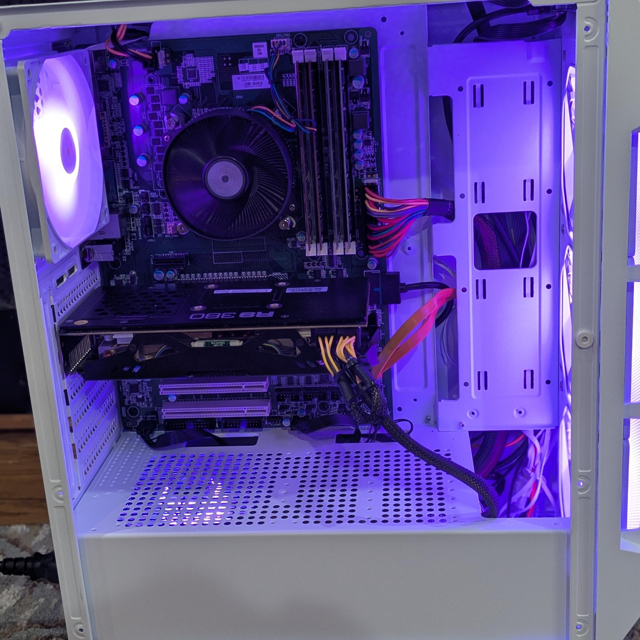 80 FPS Fortnite | i5-4590, 16GB RAM, 240GB SSD, 1TB HDD, R9 380 4GB, RGB, Wifi