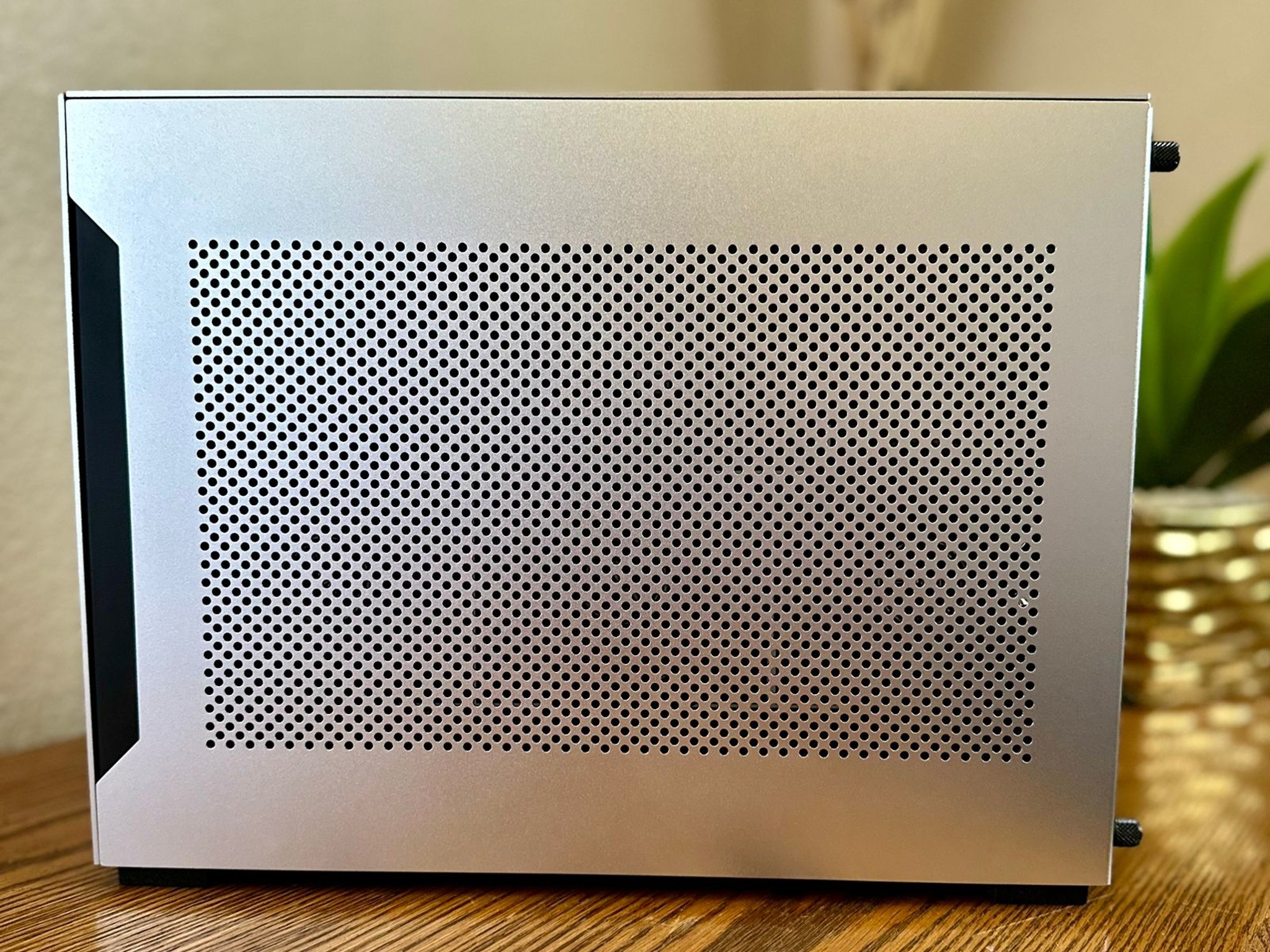 SFF PC RTX 5070 TI + R7X3D