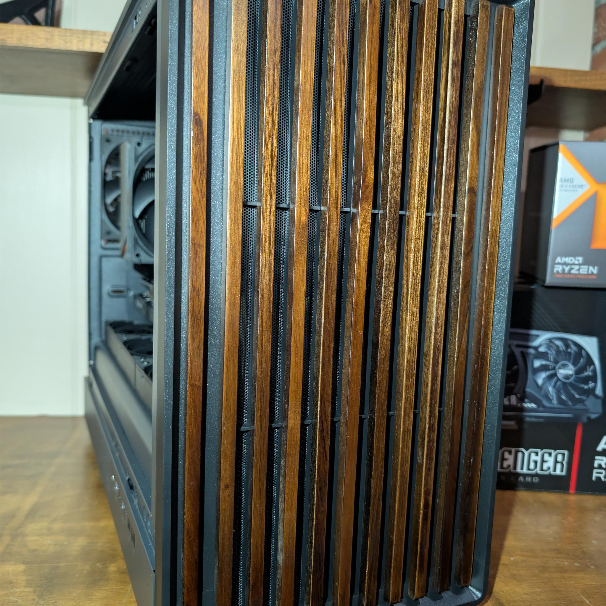 🪵 MODERN WOODEN STEALTH: RYZEN 5 7600X3D + 32GB DDR5 6000MT CL36 + RX 9060 XT 16GB 🪵
